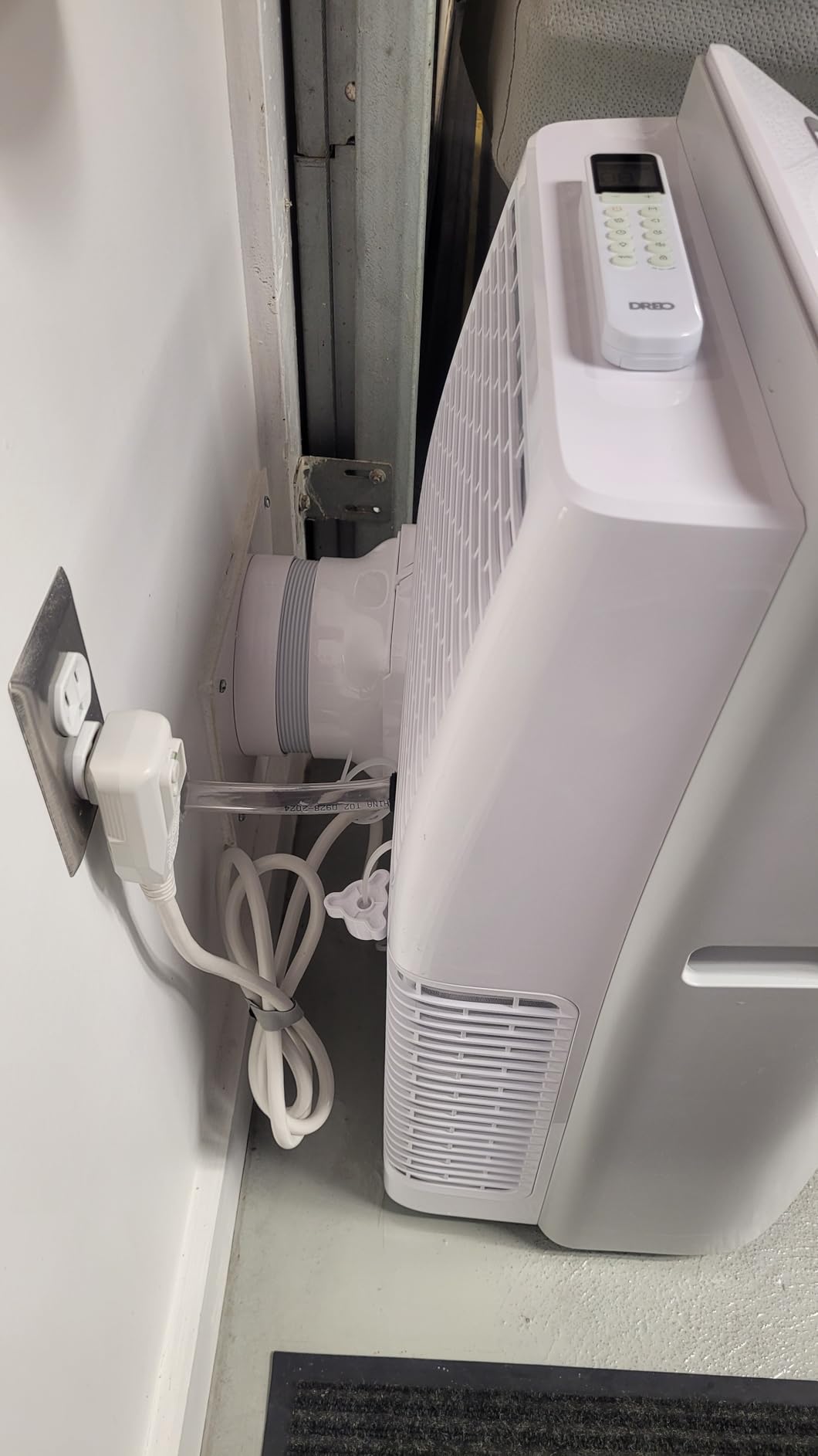 Dreo Portable Air Conditioners, 12,000 BTU AC Unit for Bedroom with Drainage-free Cooling, 46dB Quiet, APP/Voice/Remote, 24h Timer with Fan & Dehumidifier, Smart Standing AC for Room Indoors, AC515S Customer Review Dreo Portable Air Conditioners, 12,000 BTU AC Unit for Bedroom with Drainage-free Cooling, 46dB Quiet, APP/Voice/Remote, 24h Timer with Fan & Dehumidifier, Smart Standing AC for Room Indoors, AC515S - Customer Photo 2