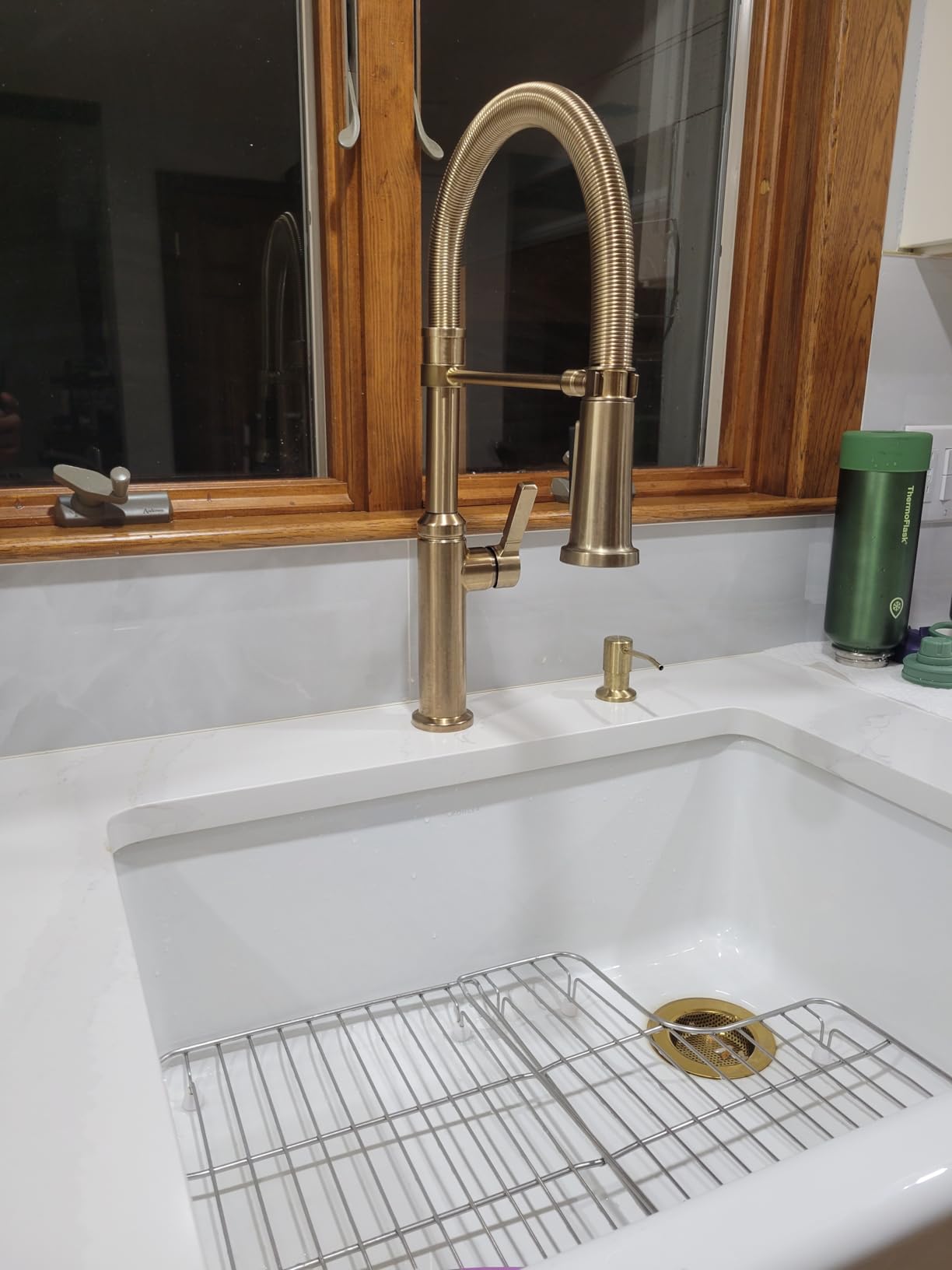 Delta Rhett Pro Style Commercial Kitchen Faucet with Pull Down Sprayer, Brushed Nickel Single Hole Kitchen Sink Faucet Customer Review Delta Rhett Pro Style Commercial Kitchen Faucet with Pull Down Sprayer, Brushed Nickel Single Hole Kitchen Sink Faucet - Customer Photo 1