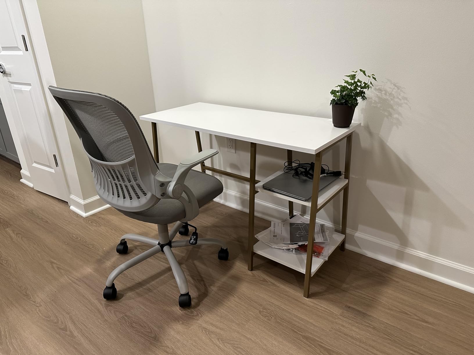 Sweetcrispy Office Computer Desk Managerial Executive Chair, Ergonomic Mid-Back Mesh Rolling Work Swivel Chairs with Wheels, Comfortable Lumbar Support, Comfy Arms for Home,Bedroom,Study,Student,Black Customer Review Sweetcrispy Office Computer Desk Managerial Executive Chair, Ergonomic Mid-Back Mesh Rolling Work Swivel Chairs with Wheels, Comfortable Lumbar Support, Comfy Arms for Home,Bedroom,Study,Student,Black - Customer Photo 1