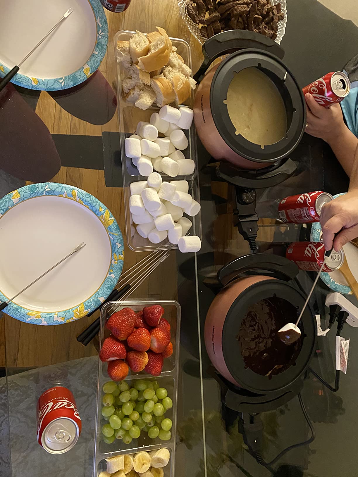 Hamilton Beach 12 Cup Electric Fondue Pot Set with Temperature Control, 6-Color Coded Forks, for Cheese, Chocolate, Hot Oil, Broth, 3 Quart PFAS-Free Nonstick Interior, Gray (86202) Customer Review Hamilton Beach 12 Cup Electric Fondue Pot Set with Temperature Control, 6-Color Coded Forks, for Cheese, Chocolate, Hot Oil, Broth, 3 Quart PFAS-Free Nonstick Interior, Gray (86202) - Customer Photo 3
