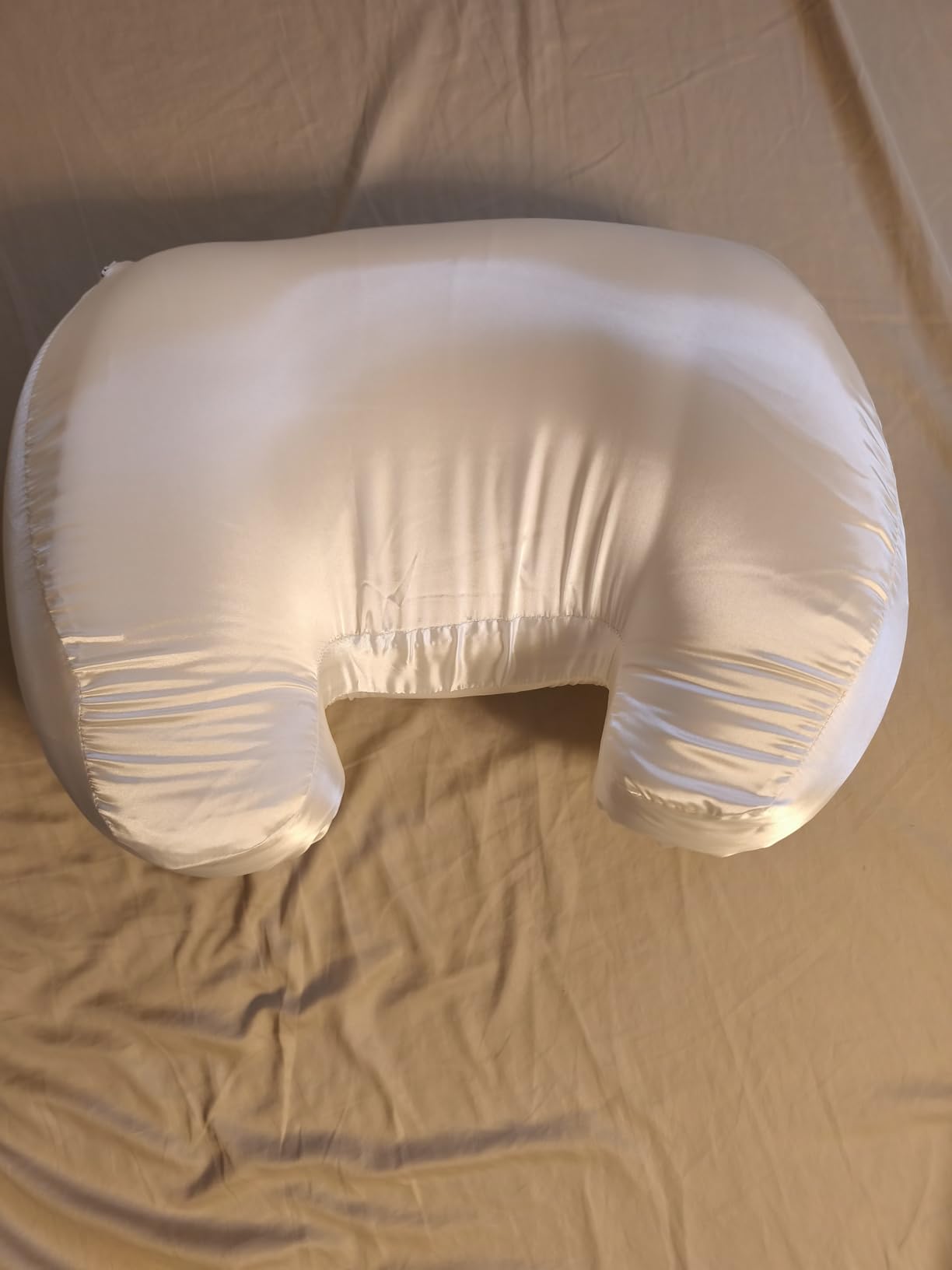 The Best Back Sleeper Pillow, Sleep on Your Back Comfortably, Wrinkle Prevention, Patent Pending Neck Support, Satin Case Included, 100 Night Sleep Trial, CertiPUR-US Customer Review The Best Back Sleeper Pillow, Sleep on Your Back Comfortably, Wrinkle Prevention, Patent Pending Neck Support, Satin Case Included, 100 Night Sleep Trial, CertiPUR-US - Customer Photo 1
