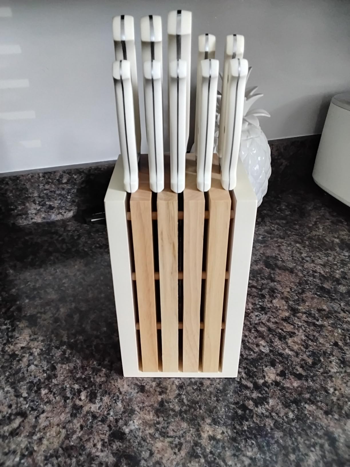 CAROTE 15Piece Knife Set, Kitchen Knife Block Set, Elegant White Ceramic-Coated Blades with Stylish Wooden Block for Modern Culinary Excellence - Customer Photo 1