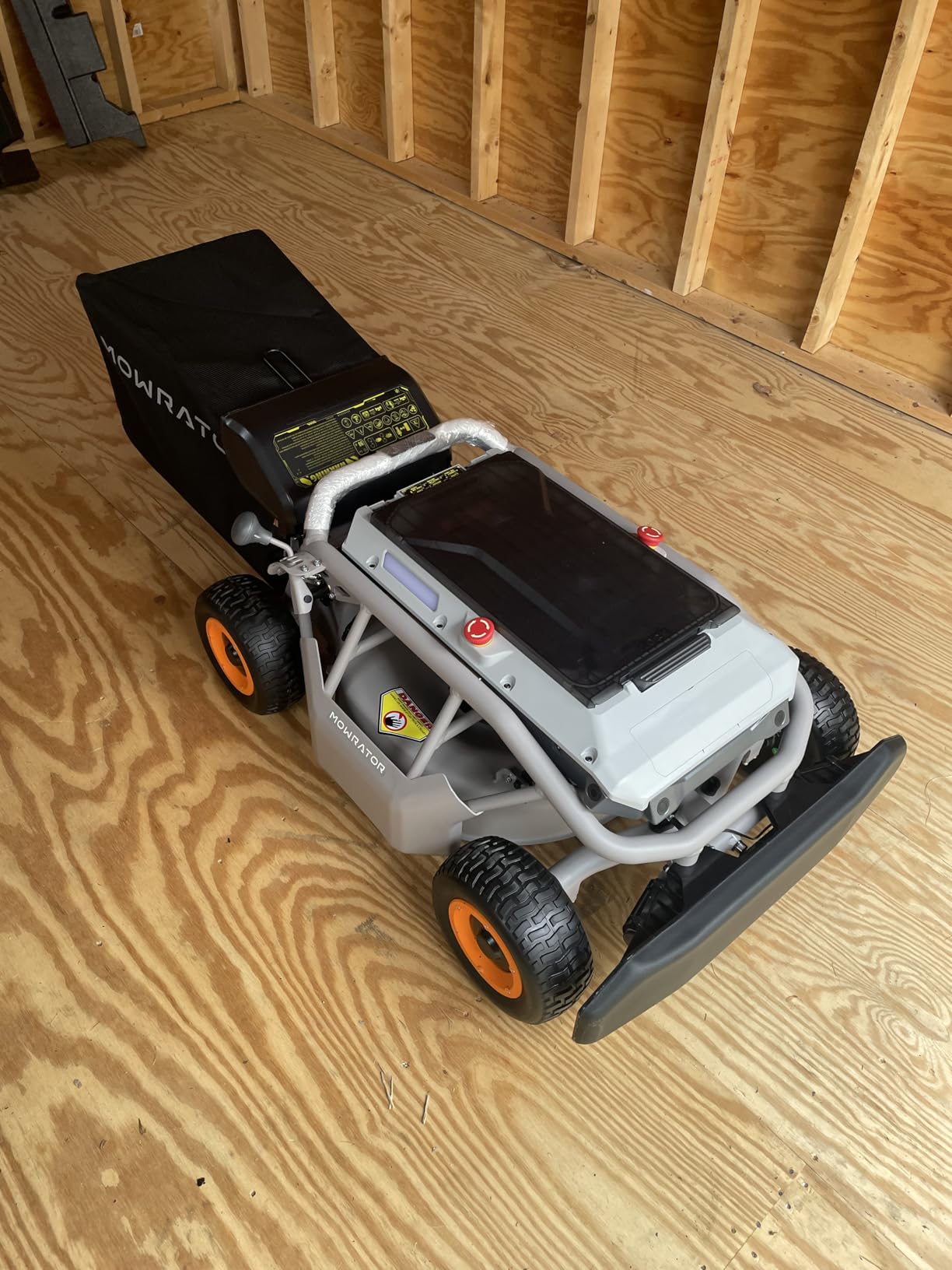 Remote Control Lawn Mower S1 4WD 56V18Ah, Multi-Functions RC Lawn Mower with 1.5-4.3 Inch Cutting Height 21 Inch Real Blade for 75% Slope(37°) with Mowing 1.12 Acres Customer Review Remote Control Lawn Mower S1 4WD 56V18Ah, Multi-Functions RC Lawn Mower with 1.5-4.3 Inch Cutting Height 21 Inch Real Blade for 75% Slope(37°) with Mowing 1.12 Acres - Customer Photo 1