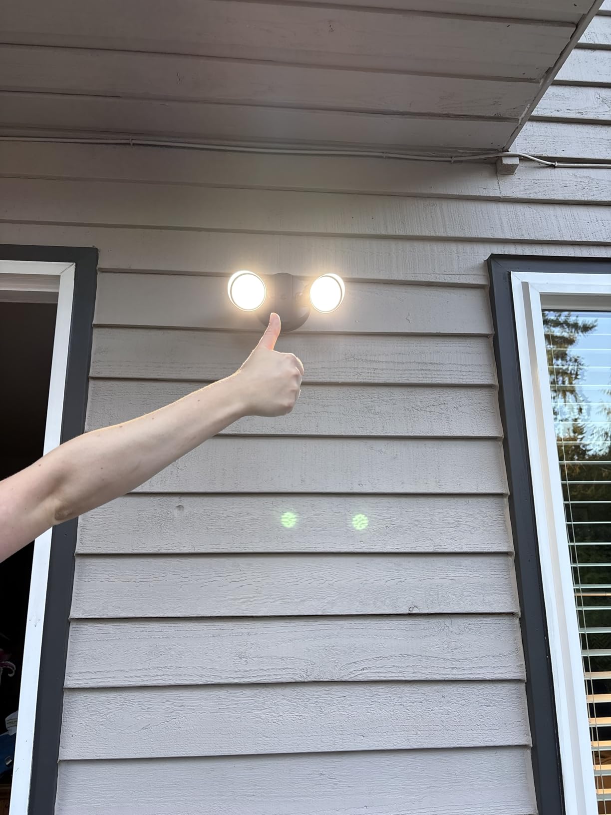 PHILIPS 44W 3500LM LED Security Flood Light Outdoor,Switch Controlled Aluminum Security Light, 2 Adjustable Heads,5000K Daylight,Wet Location for Patio, Garden, Yard Lights Customer Review PHILIPS 44W 3500LM LED Security Flood Light Outdoor,Switch Controlled Aluminum Security Light, 2 Adjustable Heads,5000K Daylight,Wet Location for Patio, Garden, Yard Lights - Customer Photo 1