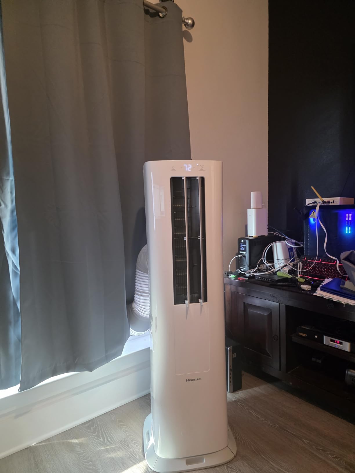 Hisense API0825UW1D Smart Inverter Twin Hose 8,000 BTU (DOE) 350 SF Heat/Cool Tower Portable Air Conditioner, White Customer Review Hisense API0825UW1D Smart Inverter Twin Hose 8,000 BTU (DOE) 350 SF Heat/Cool Tower Portable Air Conditioner, White - Customer Photo 1