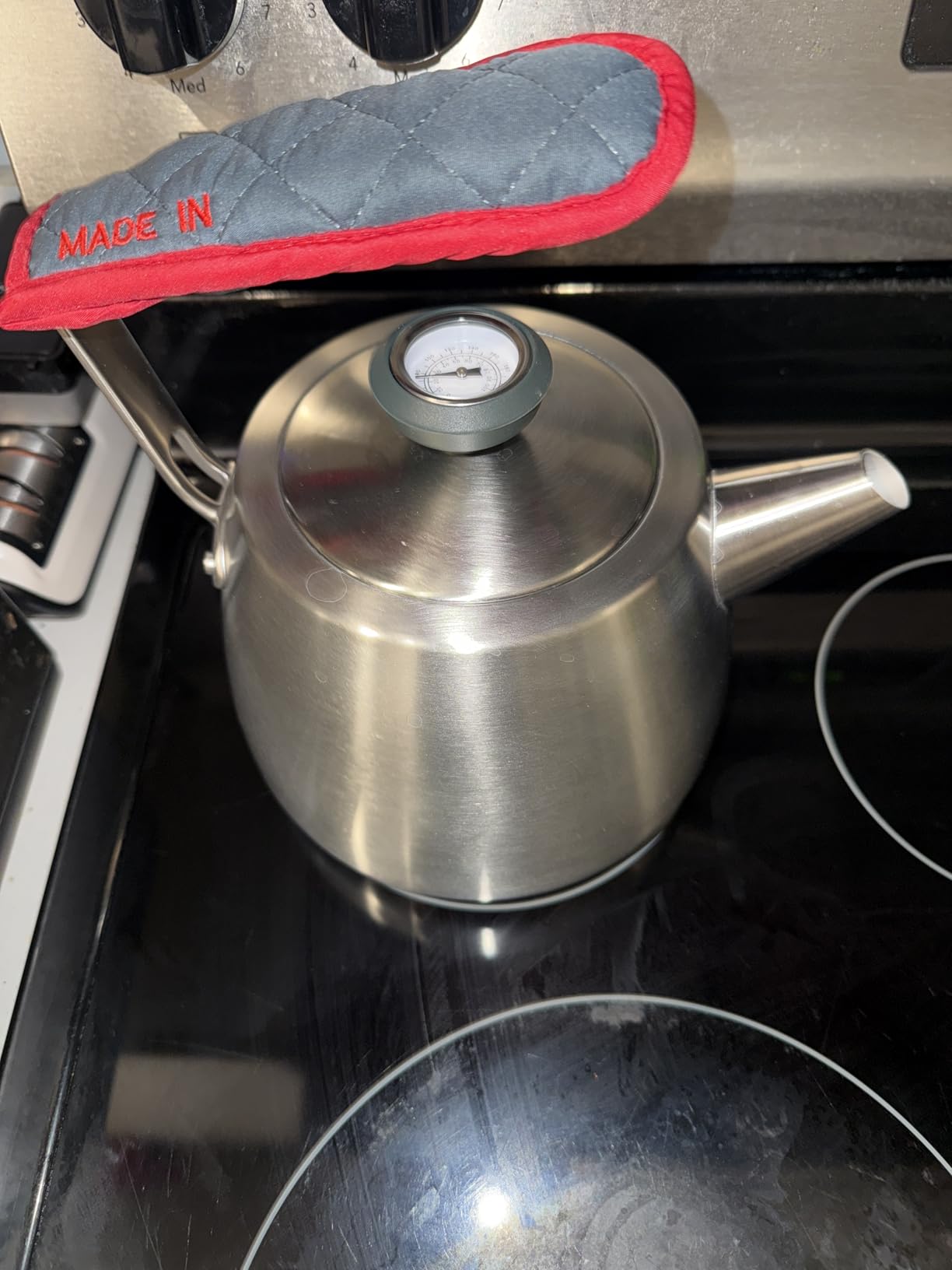 Made In Cookware - 2 QT Kettle - Stainless Steel - With Built-In Temperature Gauge - Includes Handle Sleeve - Induction Compatible Customer Review Made In Cookware - 2 QT Kettle - Stainless Steel - With Built-In Temperature Gauge - Includes Handle Sleeve - Induction Compatible - Customer Photo 2
