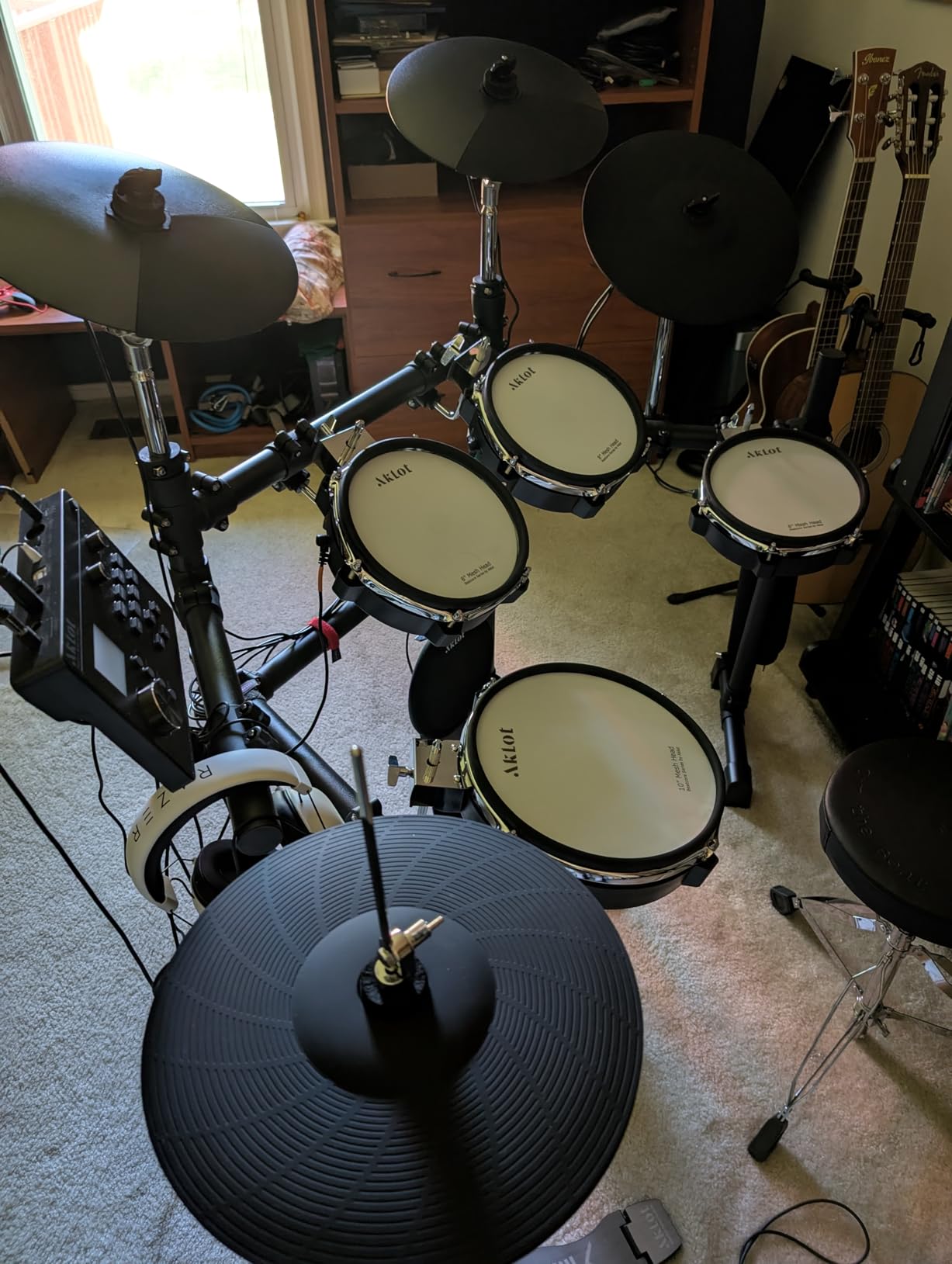 AKLOT Expanded-Size Electric Drum Set: 12'' Two-Piece Standalone Hi-Hat, Independent Kick Drum and 10'' Dual-Zone Snare, 12'' Triple-Zone Ride Cymbal, All Mesh Heads, 460 Sounds, USB MIDI (B-CORE541) Customer Review AKLOT Expanded-Size Electric Drum Set: 12'' Two-Piece Standalone Hi-Hat, Independent Kick Drum and 10'' Dual-Zone Snare, 12'' Triple-Zone Ride Cymbal, All Mesh Heads, 460 Sounds, USB MIDI (B-CORE541) - Customer Photo 1