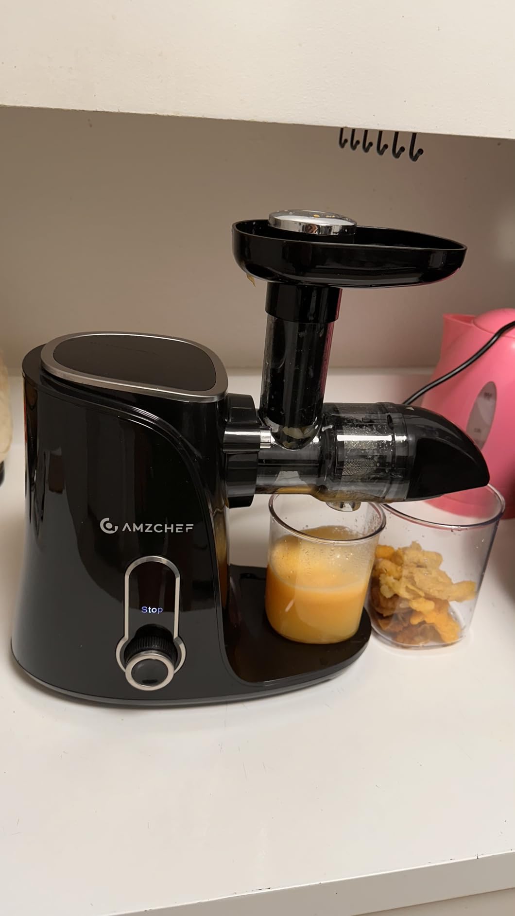 Juicer Machines, AMZCHEF Slow Cold Press Juicer with 2 Speed Modes, Travel bottles(500ML),Easy to Clean Brush & Quiet Motor for Vegetables & Fruits,Matte Black - Customer Photo 5