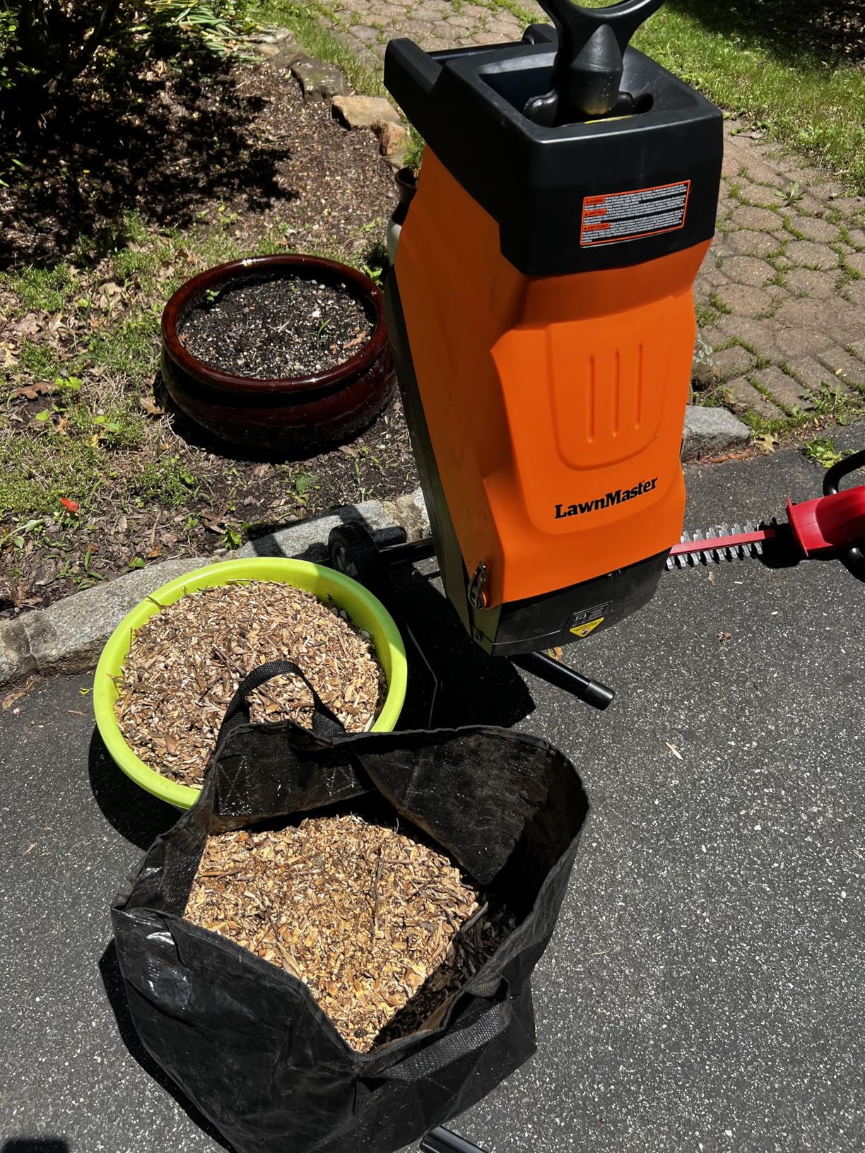 LawnMaster FD1503 Electric Wood Chipper Shredder 15-Amp 1.8-Inch Cutting Diameter Max 14:1 Reduction Customer Review LawnMaster FD1503 Electric Wood Chipper Shredder 15-Amp 1.8-Inch Cutting Diameter Max 14:1 Reduction - Customer Photo 1