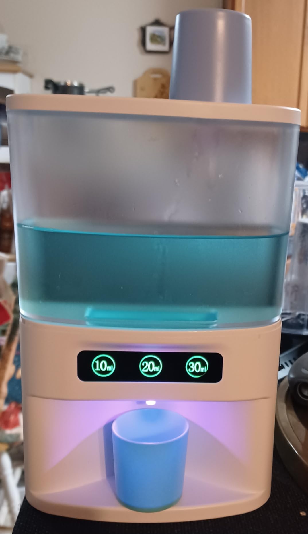 Automatic Mouthwash Dispenser for Bathroom,550 ML(19.36 FL OZ) Capacity 2600mAh Battery Extra-Long Standby Time Pump Silent Mouthwash Dispenser with Two Cups,Suitable for All Age Groups Customer Review Automatic Mouthwash Dispenser for Bathroom,550 ML(19.36 FL OZ) Capacity 2600mAh Battery Extra-Long Standby Time Pump Silent Mouthwash Dispenser with Two Cups,Suitable for All Age Groups - Customer Photo 3