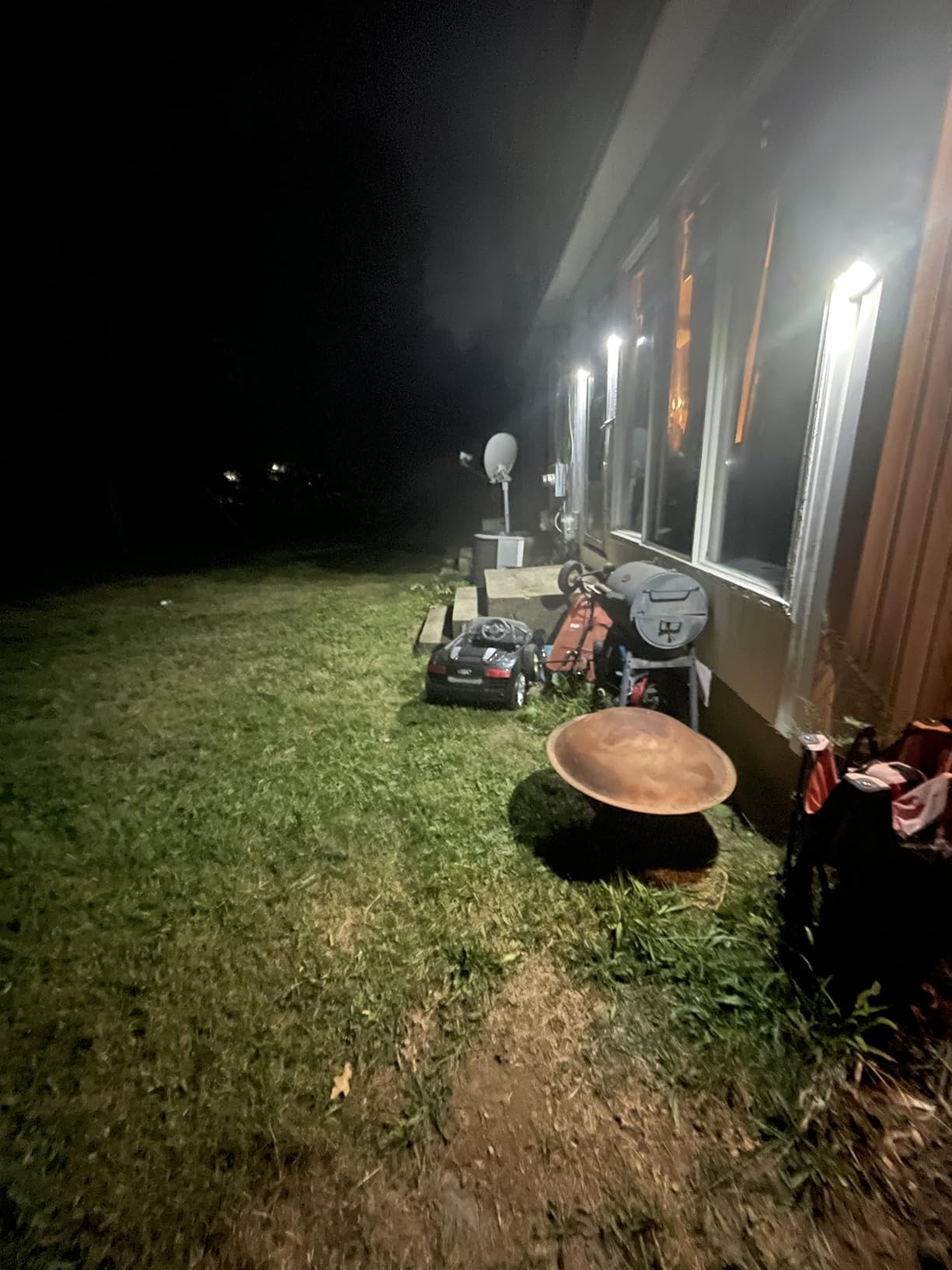 HMCITY 120 LED Outdoor Solar Lights with Motion Sensor and 3 Lighting Modes, IP65 Waterproof Wide Solar Wall Lights Ideal for Garden Patio Yard (Front Button 6Packs, Daylight White) Customer Review HMCITY 120 LED Outdoor Solar Lights with Motion Sensor and 3 Lighting Modes, IP65 Waterproof Wide Solar Wall Lights Ideal for Garden Patio Yard (Front Button 6Packs, Daylight White) - Customer Photo 1