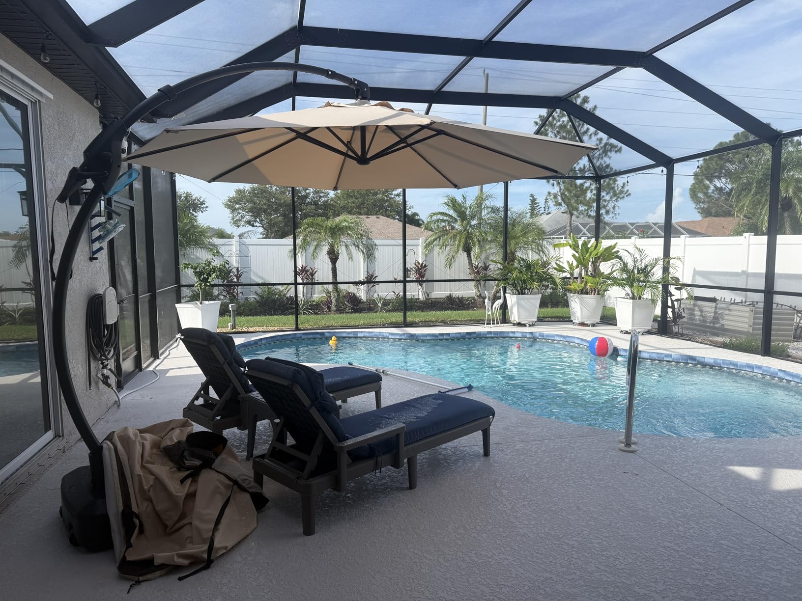 10ft Patio Umbrella with Base Included, Outdoor Offset Cantilever Umbrella w/Upgraded Yarn-dyed Fabric Shade, Sturdy 8 Rids, Easy Tilt Adjustment, for Pool Deck Porch Backyard Garden, Beige - Customer Photo 2