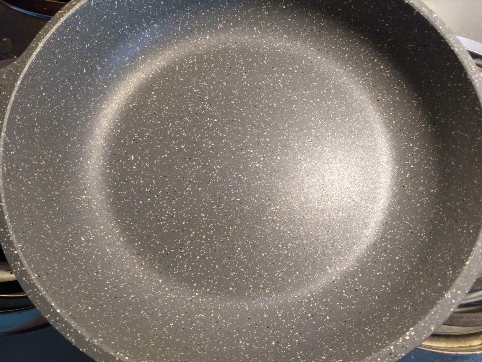 SENSARTE Nonstick Ceramic Frying Pan Skillet, 12.5 Inch Omelet Pan, Healthy Non Toxic Chef Pan, Induction Compatible Egg Pan with Heat Resistant Handle, PFAS-Free, White Customer Review SENSARTE Nonstick Ceramic Frying Pan Skillet, 12.5 Inch Omelet Pan, Healthy Non Toxic Chef Pan, Induction Compatible Egg Pan with Heat Resistant Handle, PFAS-Free, White - Customer Photo 2