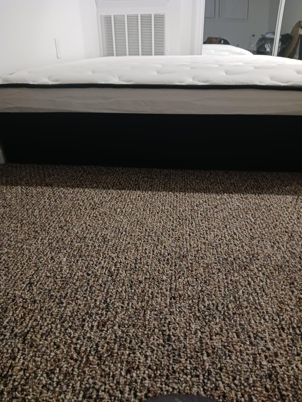 Queen Mattress, 12 Inch Queen Hybrid Mattress in a Box with Memory Foam, Medium Firm, Euro Top, Reinforced Edge Support, Pressure Relief & Motion Isolation, CertiPUR-US Certified Customer Review Queen Mattress, 12 Inch Queen Hybrid Mattress in a Box with Memory Foam, Medium Firm, Euro Top, Reinforced Edge Support, Pressure Relief & Motion Isolation, CertiPUR-US Certified - Customer Photo 1