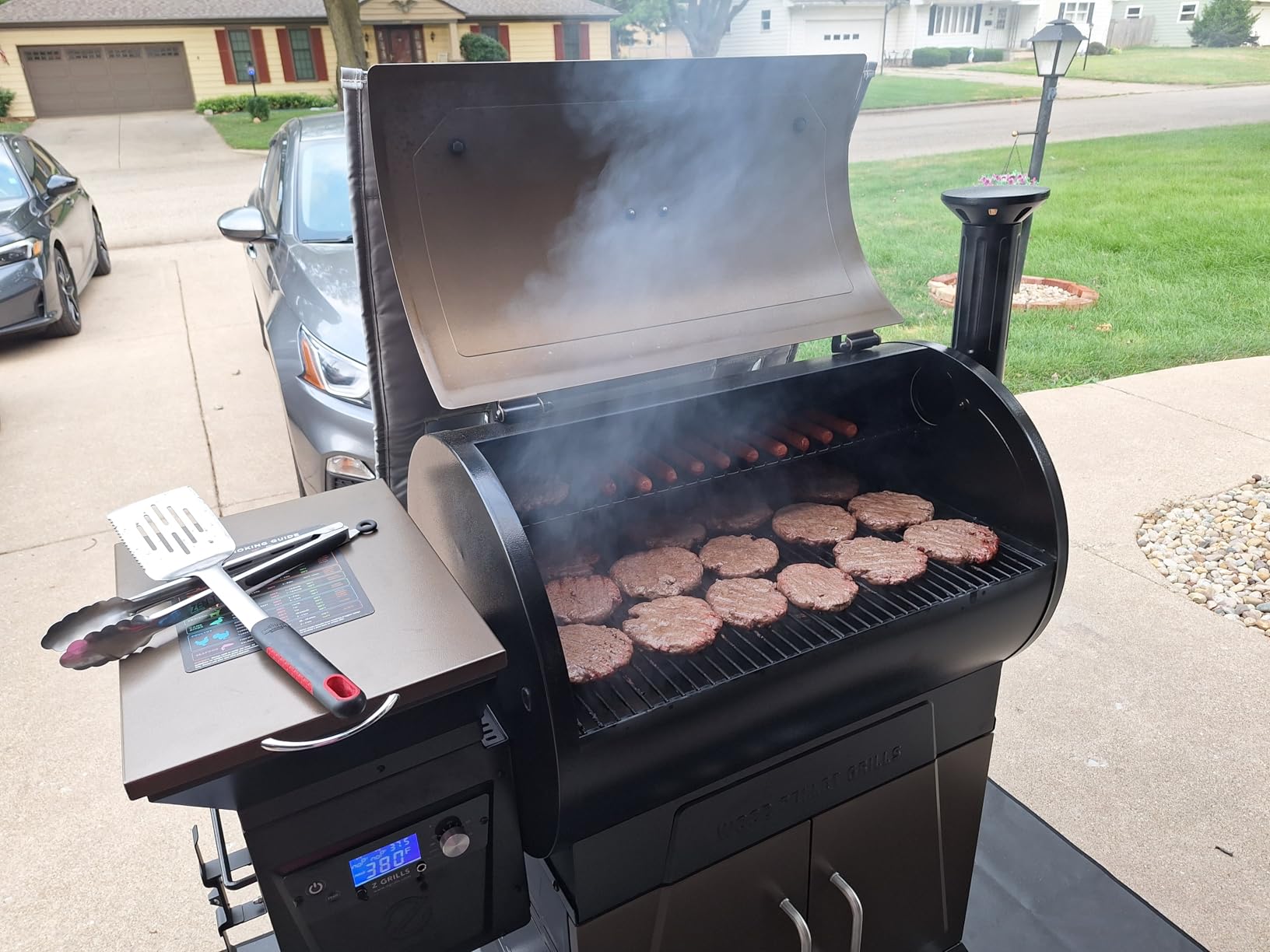 Z GRILLS 2025 Electric Pellet Grill & Smoker, 700 sq in Cooking Area, Dual-Wall Insulation, PID V2.1 Controller, Meat Probes, Easy Hopper Clean-out, Includes Grill Cover, 8 in 1 Outdoor BBQ, 700D6 Customer Review Z GRILLS 2025 Electric Pellet Grill & Smoker, 700 sq in Cooking Area, Dual-Wall Insulation, PID V2.1 Controller, Meat Probes, Easy Hopper Clean-out, Includes Grill Cover, 8 in 1 Outdoor BBQ, 700D6 - Customer Photo 1