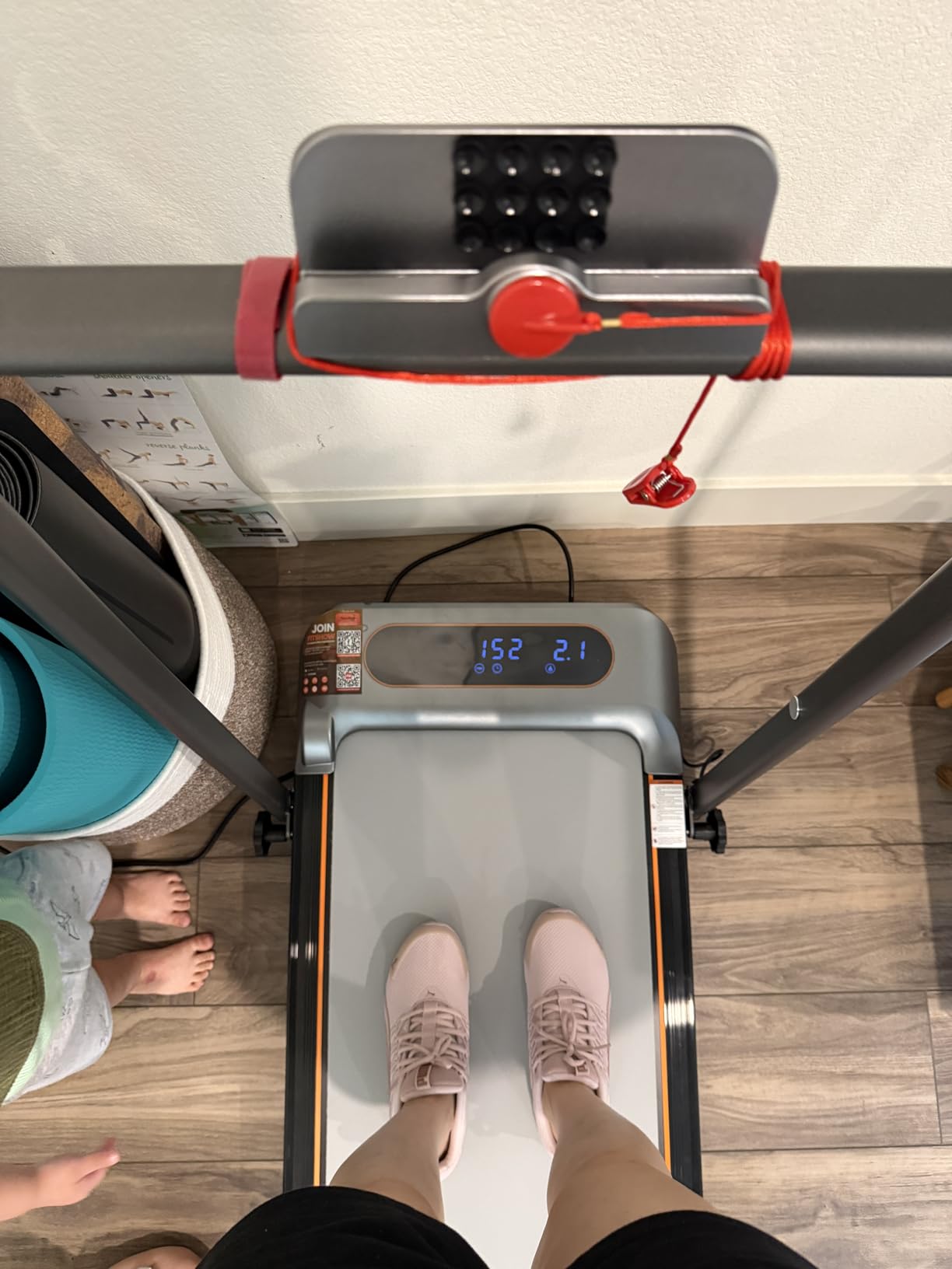 Foldable Treadmill with 8% Incline, Upgrade 3.5HP Low Noise Walking Pad Treadmill with Handle Bar, Trisomy 4 in 1 Portable Under Desk Treadmills for Home/Office, 330 Lbs Capacity, APP & Remote Control Customer Review Foldable Treadmill with 8% Incline, Upgrade 3.5HP Low Noise Walking Pad Treadmill with Handle Bar, Trisomy 4 in 1 Portable Under Desk Treadmills for Home/Office, 330 Lbs Capacity, APP & Remote Control - Customer Photo 1