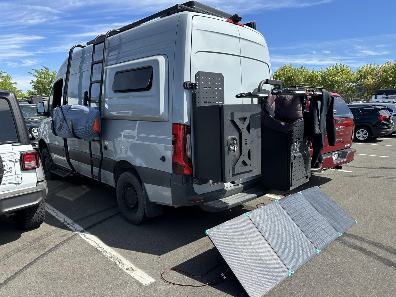 Renogy 100 Watt Solar Panel Suitcase, N-Type 100W Portable Foldable Solar Panels, 25% High Efficiency with 19% Lighter, Fast Setup with Kickstands, IP67 Waterproof for RV, Camping, Off-Grid, Blackouts Customer Review Renogy 100 Watt Solar Panel Suitcase, N-Type 100W Portable Foldable Solar Panels, 25% High Efficiency with 19% Lighter, Fast Setup with Kickstands, IP67 Waterproof for RV, Camping, Off-Grid, Blackouts - Customer Photo 1