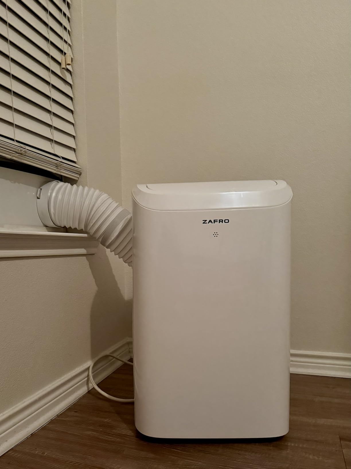 ZAFRO Portable Air Conditioner 14,000 BTU (10,000 BTU SACC), 46dB-Quiet Cooling, WiFi/App Control, 24H Timer with Fan & Dehumidifier, Easy Installation for Bedroom, Office, Living Room Customer Review ZAFRO Portable Air Conditioner 14,000 BTU (10,000 BTU SACC), 46dB-Quiet Cooling, WiFi/App Control, 24H Timer with Fan & Dehumidifier, Easy Installation for Bedroom, Office, Living Room - Customer Photo 2