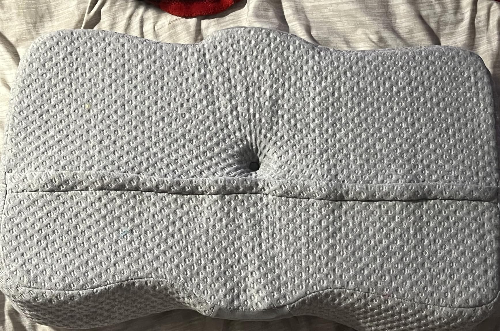 JOLLYVOGUE Cervical Neck Pillow for Pain Relief Memory Foam Side Sleeper Pillow with Cooling Pillowcase, Ergonomic Design for Back Stomach Sleepers, Medium, Grey Customer Review JOLLYVOGUE Cervical Neck Pillow for Pain Relief Memory Foam Side Sleeper Pillow with Cooling Pillowcase, Ergonomic Design for Back Stomach Sleepers, Medium, Grey - Customer Photo 2