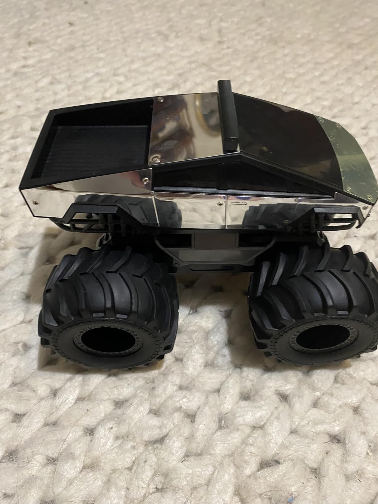 Amphibious Remote Control Car, 1:18 Monster Truck Toys for Boys RC Cars Customer Review Amphibious Remote Control Car, 1:18 Monster Truck Toys for Boys RC Cars - Customer Photo 1