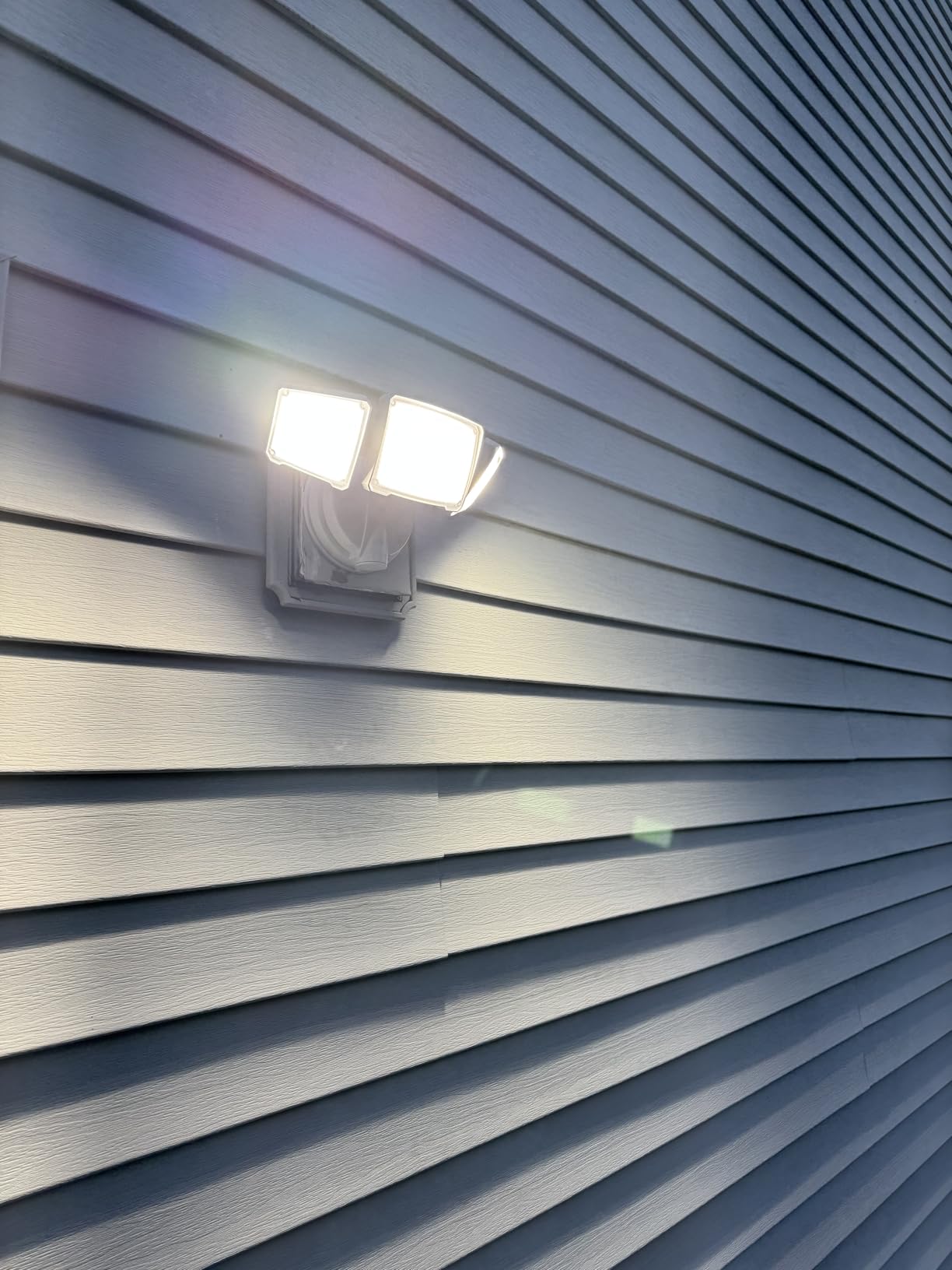 Philips 72W 7400LM LED Flood Lights Outdoor, Switch Controlled Aluminum Security Lights, 3 Adjustable Heads, Wall Mount, 5000K Daylight, Waterproof for Yard, Garage Customer Review Philips 72W 7400LM LED Flood Lights Outdoor, Switch Controlled Aluminum Security Lights, 3 Adjustable Heads, Wall Mount, 5000K Daylight, Waterproof for Yard, Garage - Customer Photo 1