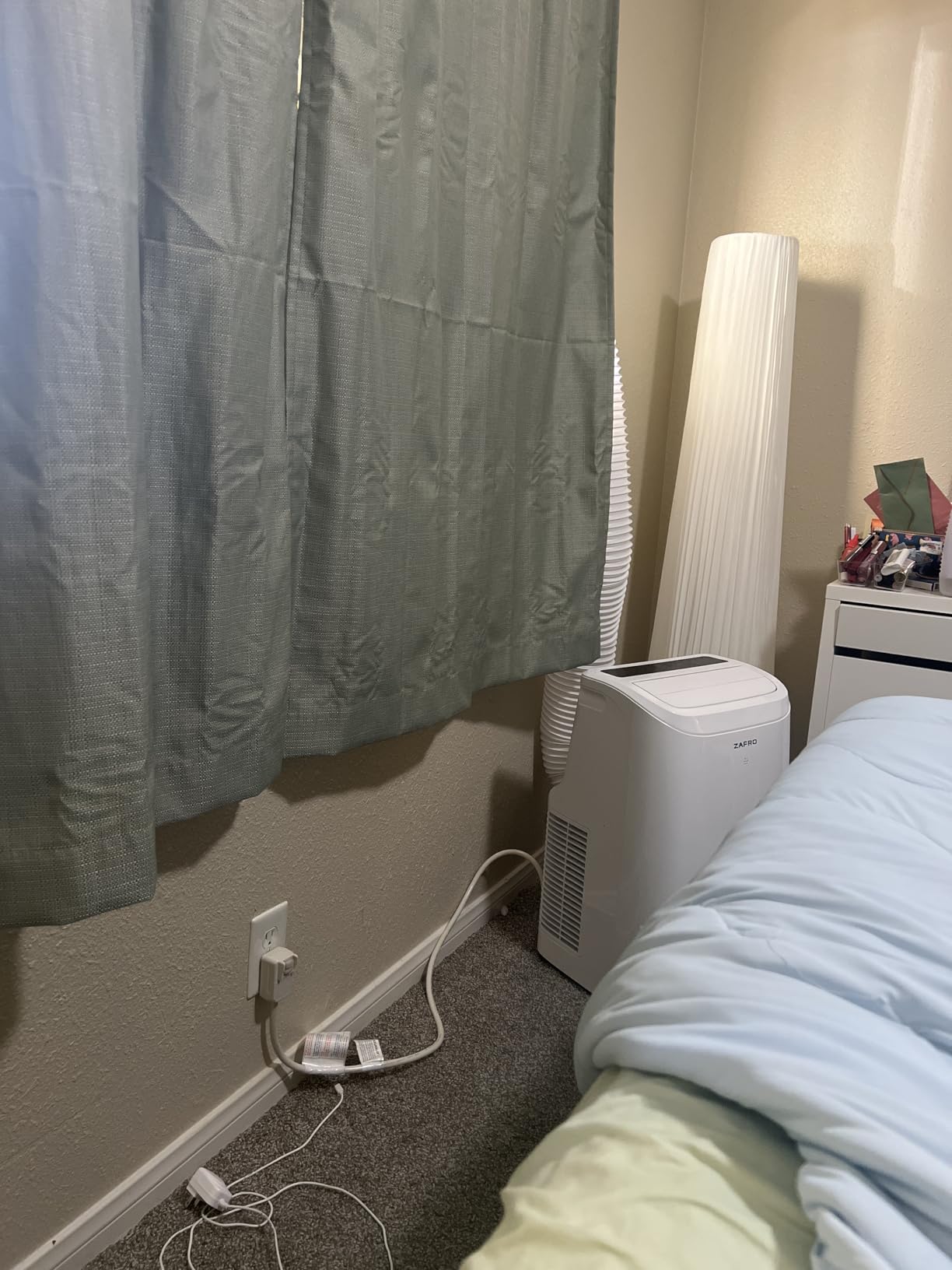 ZAFRO Portable Air Conditioners, 10000 BTU, 3 in 1 Portable AC Unit with Window Kits, Fan & Dehumidifier Modes, Cools up to 450 Sq.Ft, LED Display/Remote Control, 24H Timer for Living Room, Bedroom - Customer Photo 2