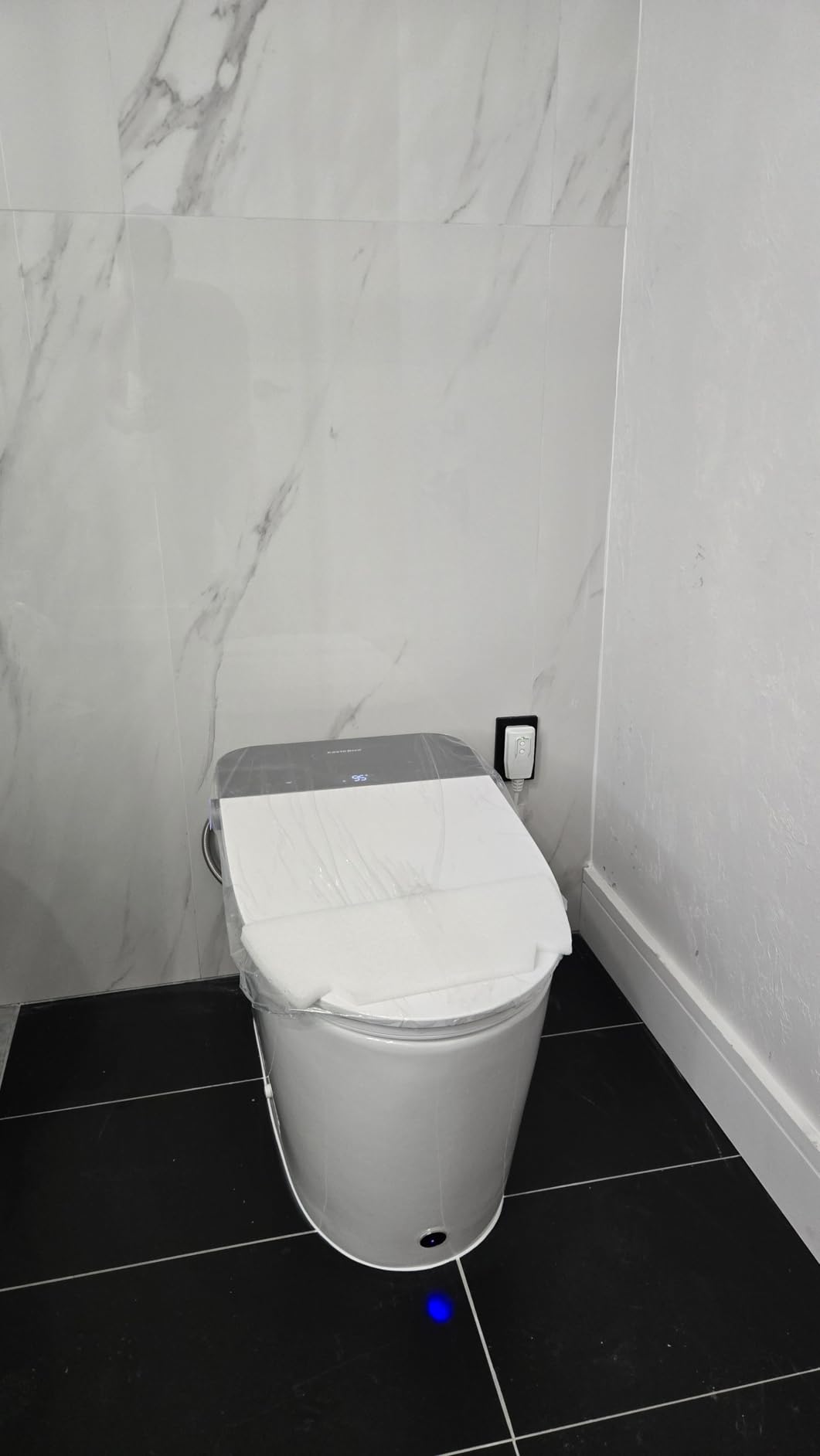 Casta Diva Smart Toilet with Bidet Built in, Auto Open/Close Lid,1000g MaP Flush, Heated Seat & Foam Dispenser, Foot Sensor Auto Flush, Blackout Flush, Bidet Toilet with Tank Built in (CD-K030PRO) Customer Review Casta Diva Smart Toilet with Bidet Built in, Auto Open/Close Lid,1000g MaP Flush, Heated Seat & Foam Dispenser, Foot Sensor Auto Flush, Blackout Flush, Bidet Toilet with Tank Built in (CD-K030PRO) - Customer Photo 1