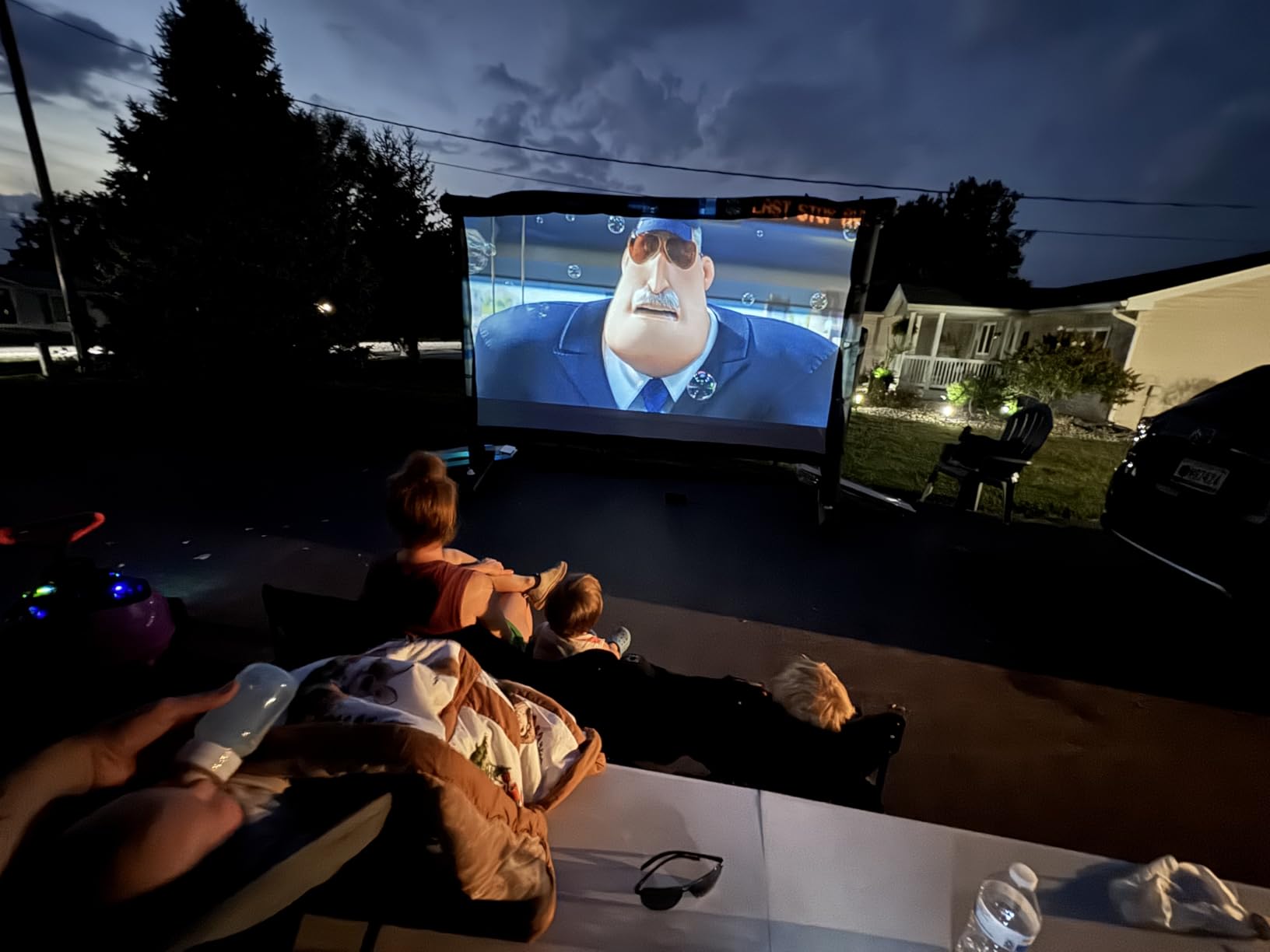 Pipishell 14ft Inflatable Projector Screen, Airtight Outdoor Movie Screen with 650W Air Pump, Upgraded Portable Projector Screen with 2-Minute Fast Inflation, No Need to Keep Inflating, PIPJN14B Customer Review Pipishell 14ft Inflatable Projector Screen, Airtight Outdoor Movie Screen with 650W Air Pump, Upgraded Portable Projector Screen with 2-Minute Fast Inflation, No Need to Keep Inflating, PIPJN14B - Customer Photo 1