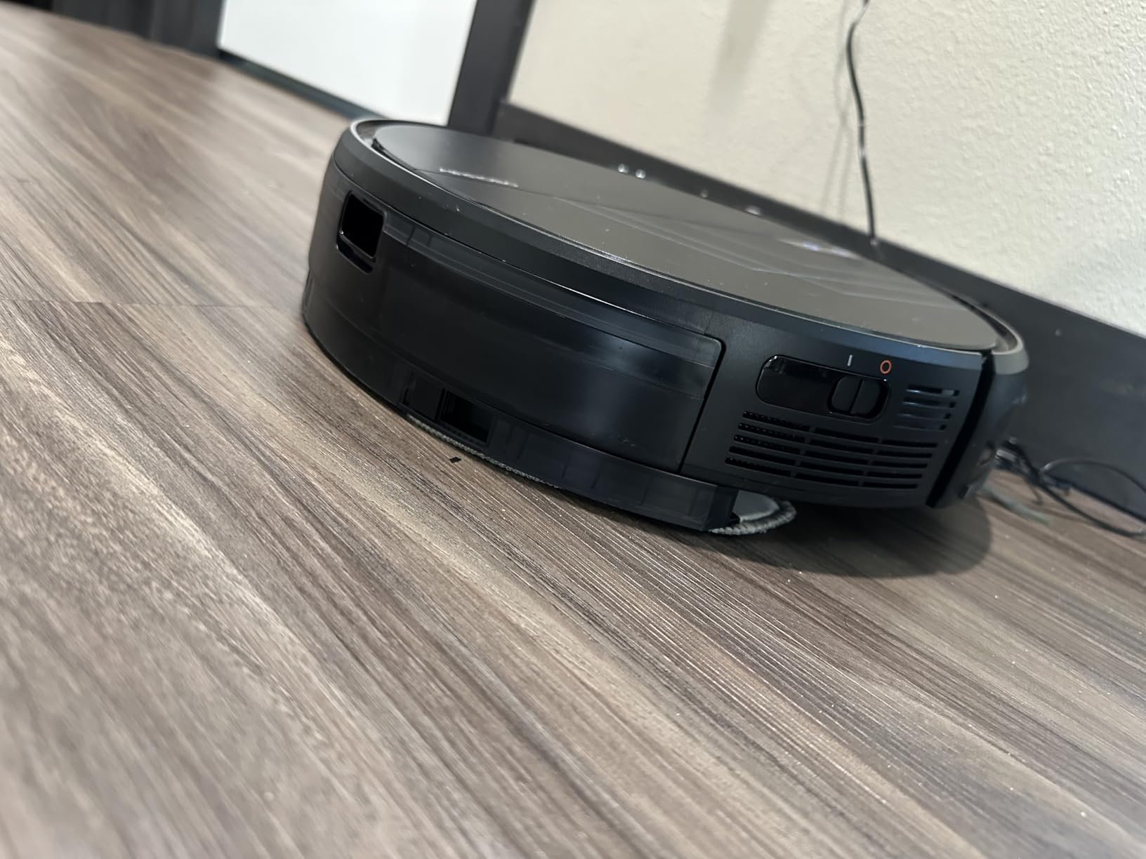 AIRROBO Robot Vacuum and Mop, 3000Pa Strong Suction Power Vacuum Mop Robot, Wi-Fi/App/Alexa, Self-Charging Robotic Vacuum for Hard Floor, Pet Hair and Low-Piled Carpet, Slim Design, Quiet,P30 - Customer Photo 2