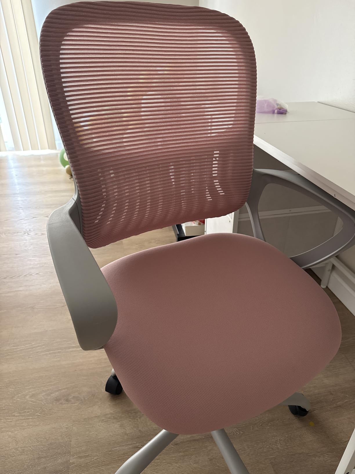 SMUG Home Office Computer Desk Chair - Ergonomic Mid-Back Mesh Swivel Rolling Work with Wheels, Comfy Lumbar Support and Armrest, for Bedroom, Study, Dorm, Student, Adults Customer Review SMUG Home Office Computer Desk Chair - Ergonomic Mid-Back Mesh Swivel Rolling Work with Wheels, Comfy Lumbar Support and Armrest, for Bedroom, Study, Dorm, Student, Adults - Customer Photo 2