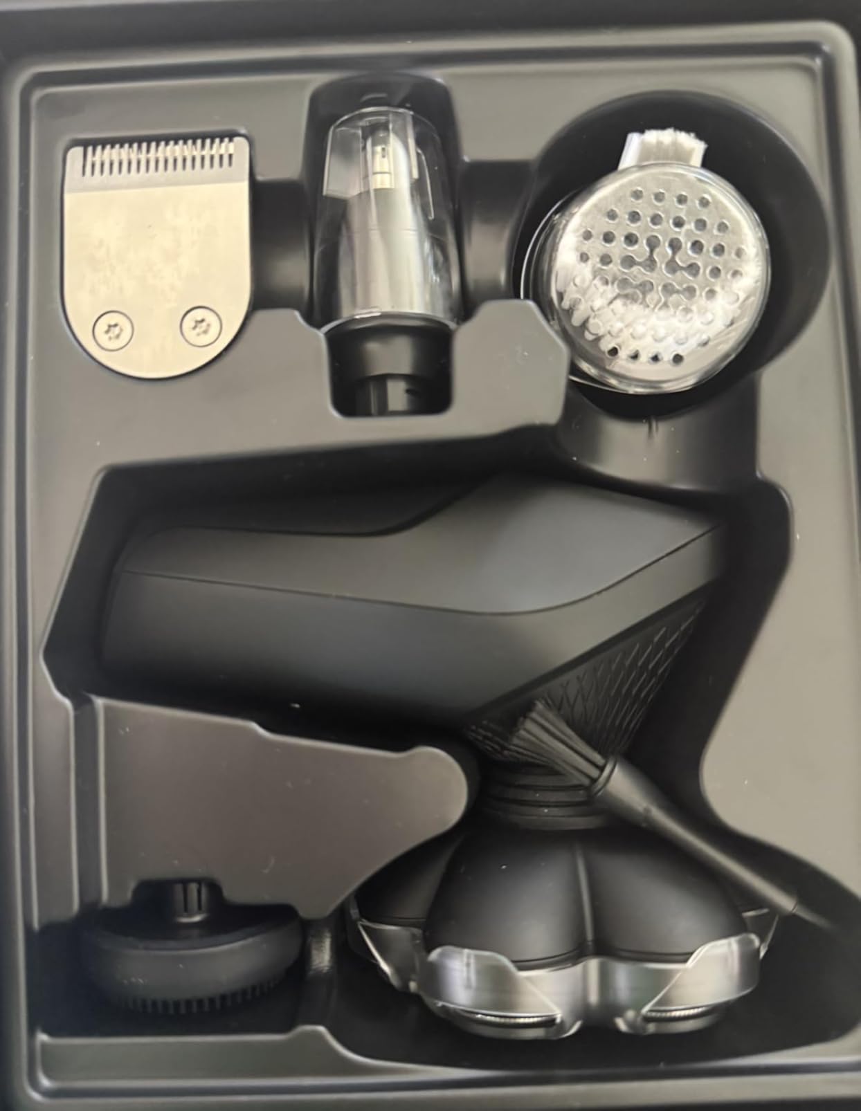 Head Shavers for Bald Men, 7D Head Shaver with LED Display, 3 Adjustable Modes, 10000 RPM High Speed Motor, IPX8 Waterproof, USB Fast Charging, Cimmerian Customer Review Head Shavers for Bald Men, 7D Head Shaver with LED Display, 3 Adjustable Modes, 10000 RPM High Speed Motor, IPX8 Waterproof, USB Fast Charging, Cimmerian - Customer Photo 2
