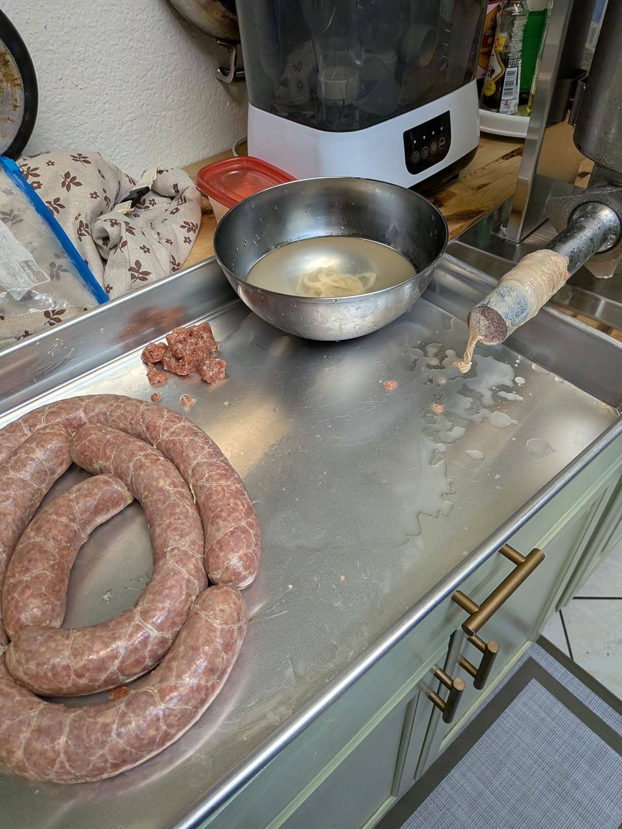 VEVOR Electric Sausage Stuffer, 25 LBS / 12 L Vertical Meat Stuffer, Stepless Speed Control and Foot Pedal, Stainless Steel Heavy Duty Sausage Filler with 4 Stuffing Tubes, for Commercial & Home Use - Customer Photo 2