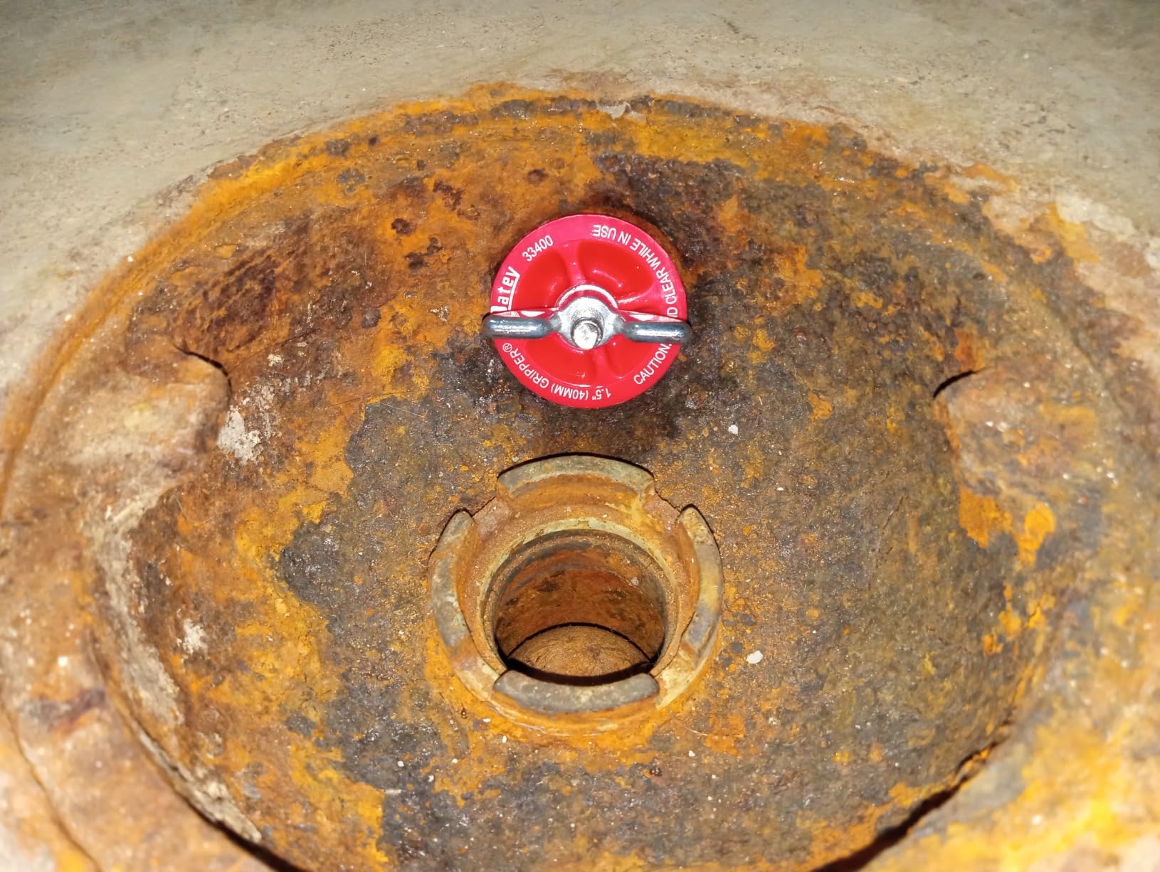 Oatey 33400 Mechanical End-of-Pipe Gripper Plug, 1-1/2 in., Red, 1 Count Customer Review Oatey 33400 Mechanical End-of-Pipe Gripper Plug, 1-1/2 in., Red, 1 Count - Customer Photo 1