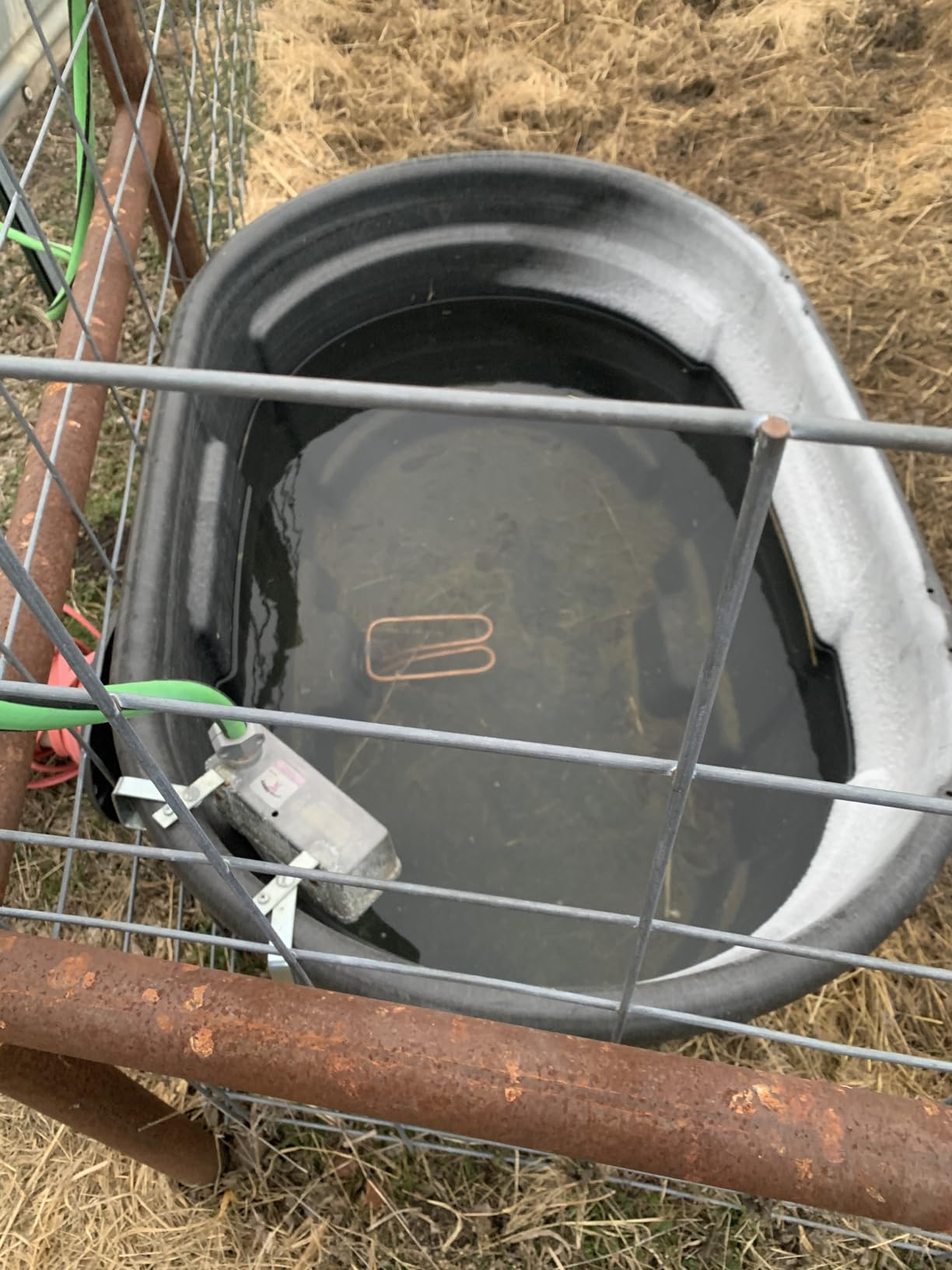 Farm Innovators DPH-15 Outdoor Water Tank Heaters Livestock Stock Tank Drain Plug Water De-Icer Compatible with Rubbermaid Tanks - Customer Photo 1