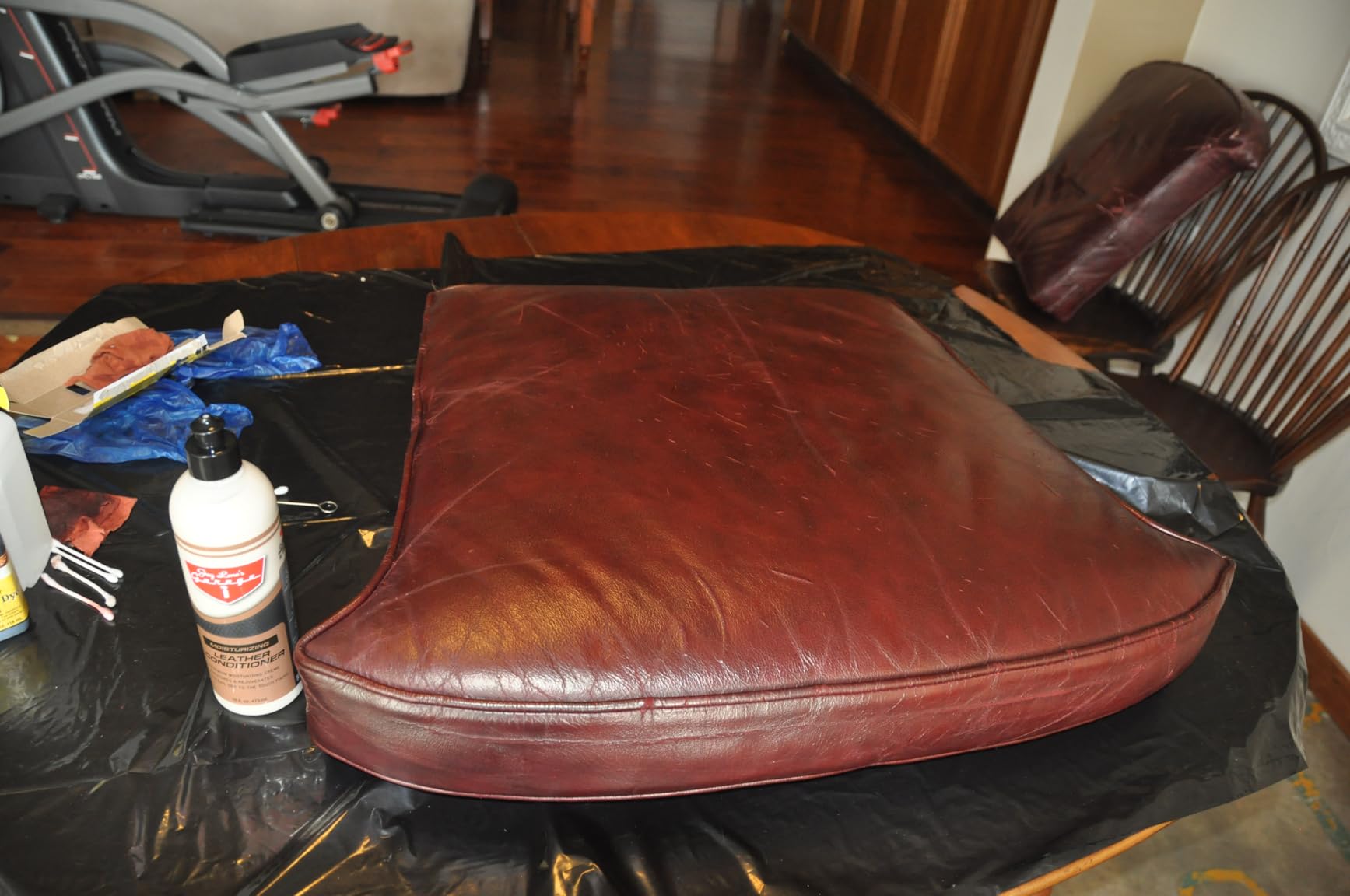 Fiebing's Leather Dye (4 Fl Oz) - Alcohol-Based, Penetrating, Permanent Dye for Shoes, Boots, Belts, Bags, Furniture - Includes Wool Dauber Applicator Customer Review Fiebing's Leather Dye (4 Fl Oz) - Alcohol-Based, Penetrating, Permanent Dye for Shoes, Boots, Belts, Bags, Furniture - Includes Wool Dauber Applicator - Customer Photo 2