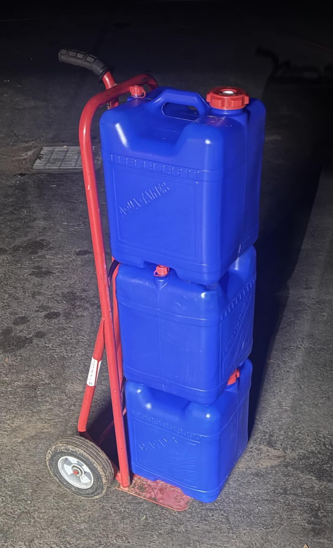 Reliance Products Aqua-Tainer 7 Gallon Rigid Water Container, Blue , 11.3 Inch x 11.0 Inch x 15.3 Inch Customer Review Reliance Products Aqua-Tainer 7 Gallon Rigid Water Container, Blue , 11.3 Inch x 11.0 Inch x 15.3 Inch - Customer Photo 1
