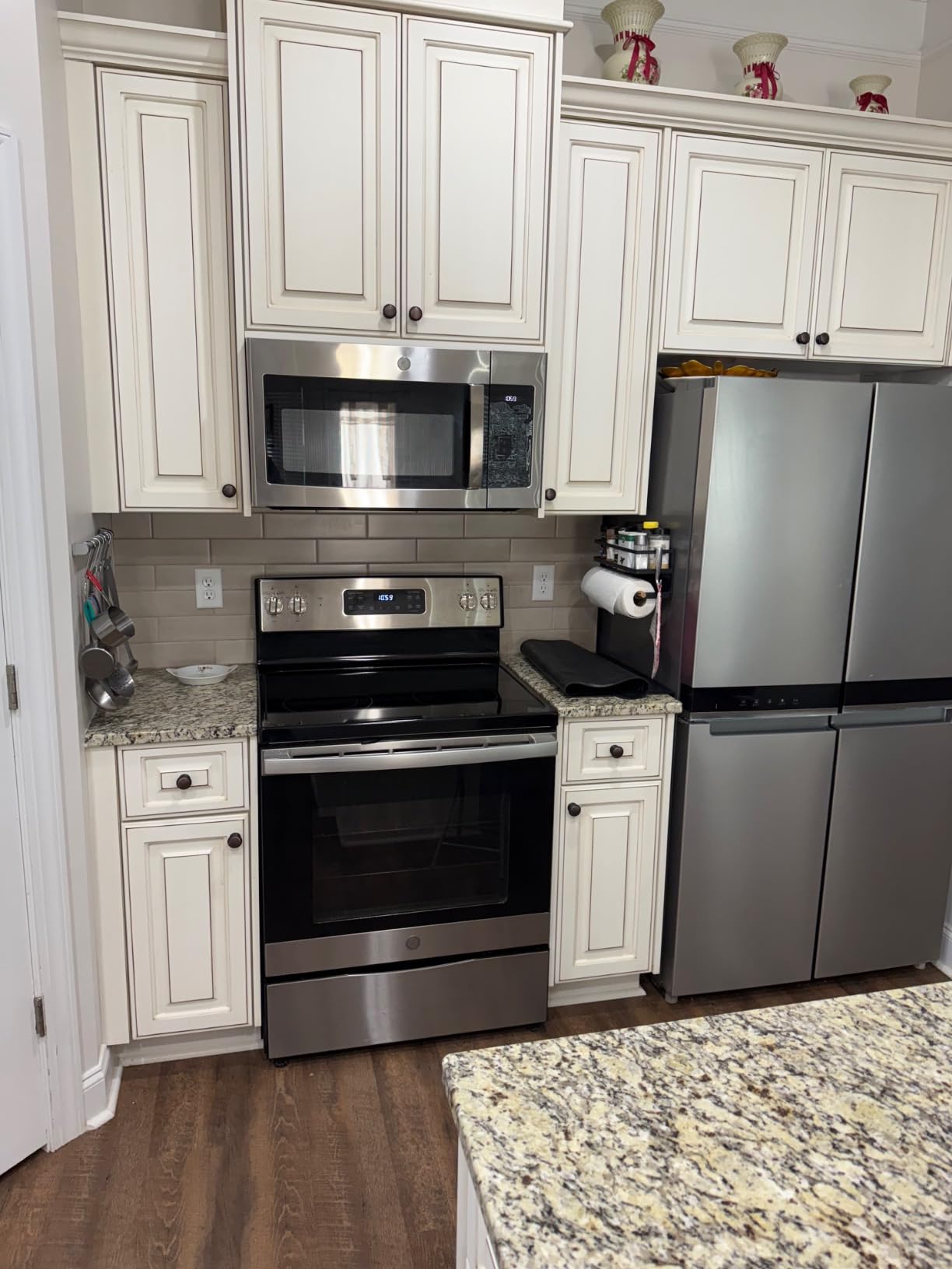 Black Diamond Stoneworks GRANITE PLUS! 2 in 1 Cleaner & Sealer for Granite, Marble, Travertine, Limestone, Ready to Use! 32 Fl Oz - Customer Photo 4