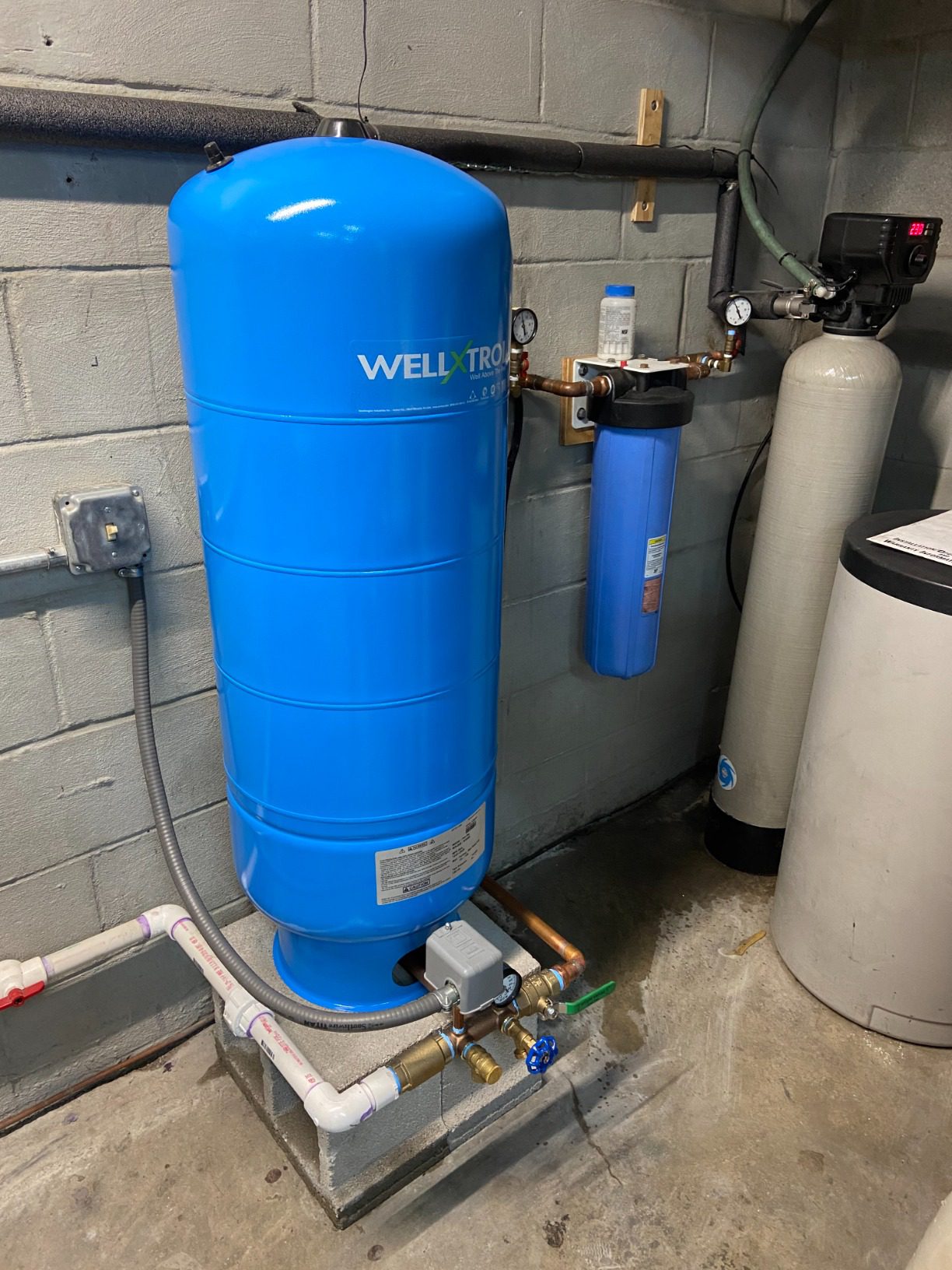 Amtrol WX-203 Well-X-Trol Stand Well Water Tank Customer Review Amtrol WX-203 Well-X-Trol Stand Well Water Tank - Customer Photo 1