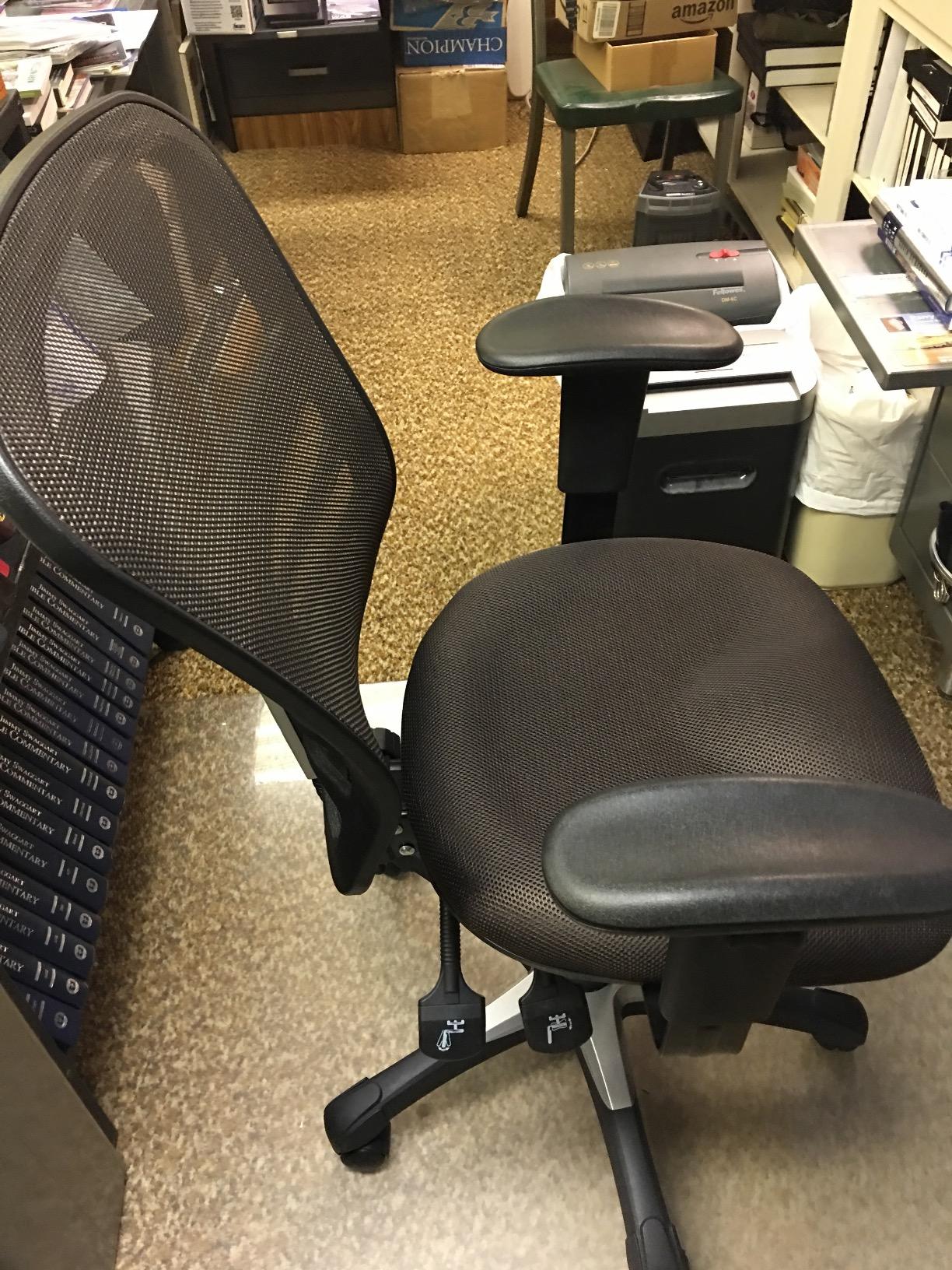 Modway EEI-757-BLK Articulate Ergonomic Mesh Office Chair in Black Customer Review Modway EEI-757-BLK Articulate Ergonomic Mesh Office Chair in Black - Customer Photo 1