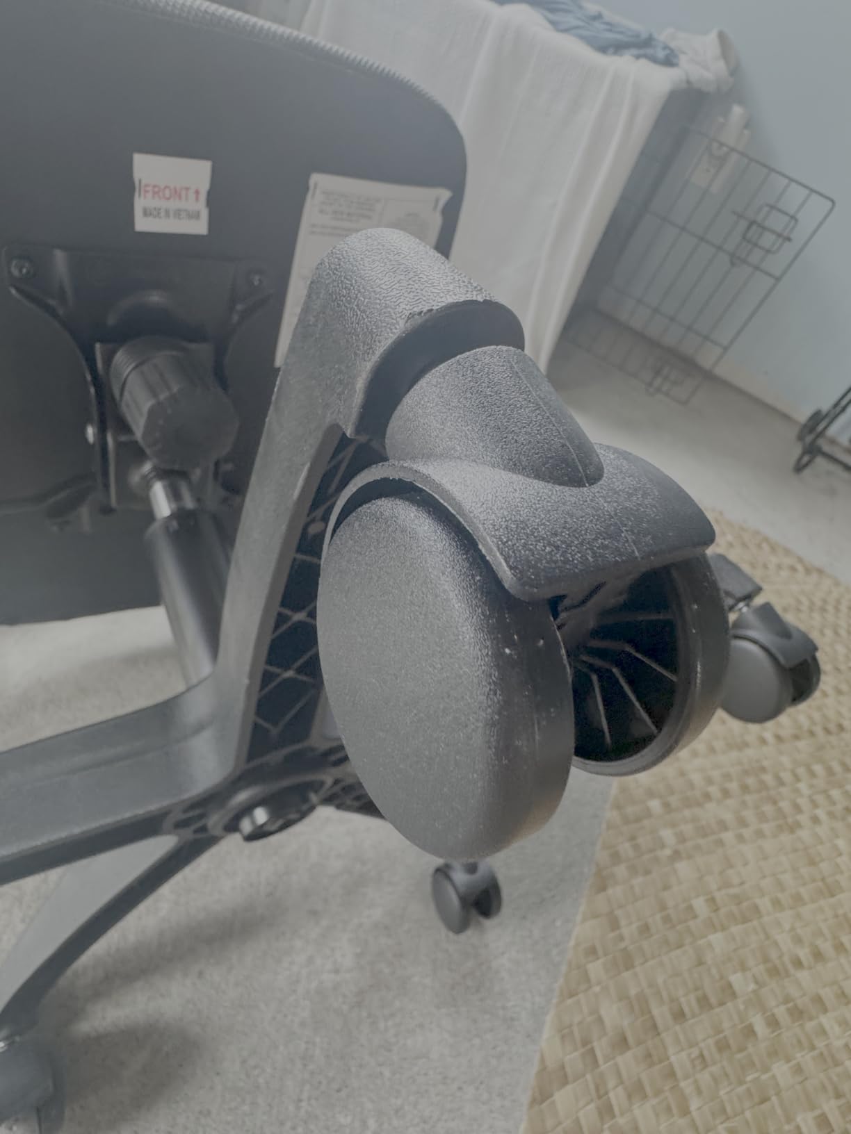 BestOffice | Ergonomic Office Chair | Mid-Back Swivel Desk Chair | Breathable Backrest & Lumbar Support | Adjustable Height | Sponge Seat | Rolling Wheels | Black | for Adults & Women Customer Review BestOffice | Ergonomic Office Chair | Mid-Back Swivel Desk Chair | Breathable Backrest & Lumbar Support | Adjustable Height | Sponge Seat | Rolling Wheels | Black | for Adults & Women - Customer Photo 1