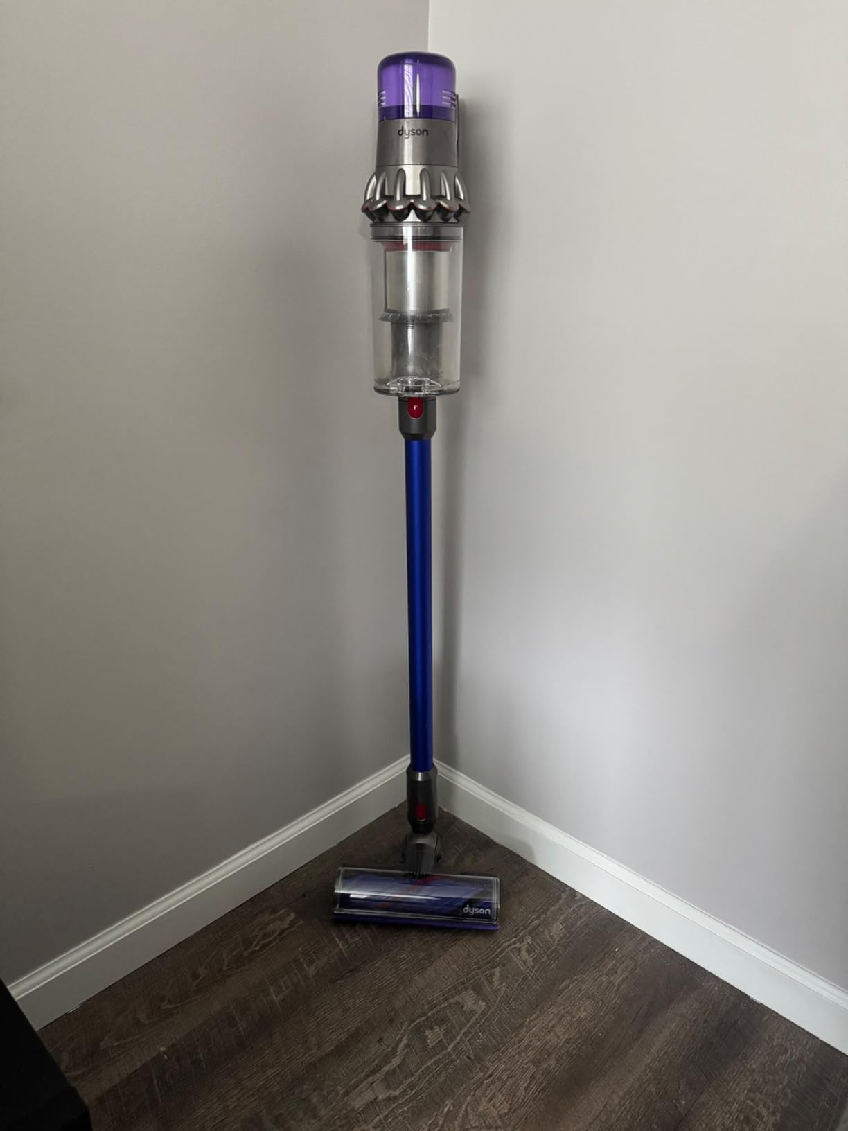 Dyson V11 Origin Cordless Vacuum, 185AW, 3 Power Modes, Up to 60 Minutes, Deep Cleans Hard Floors and Carpets, Detangles pet Hair, Converts to Handheld - Customer Photo 3