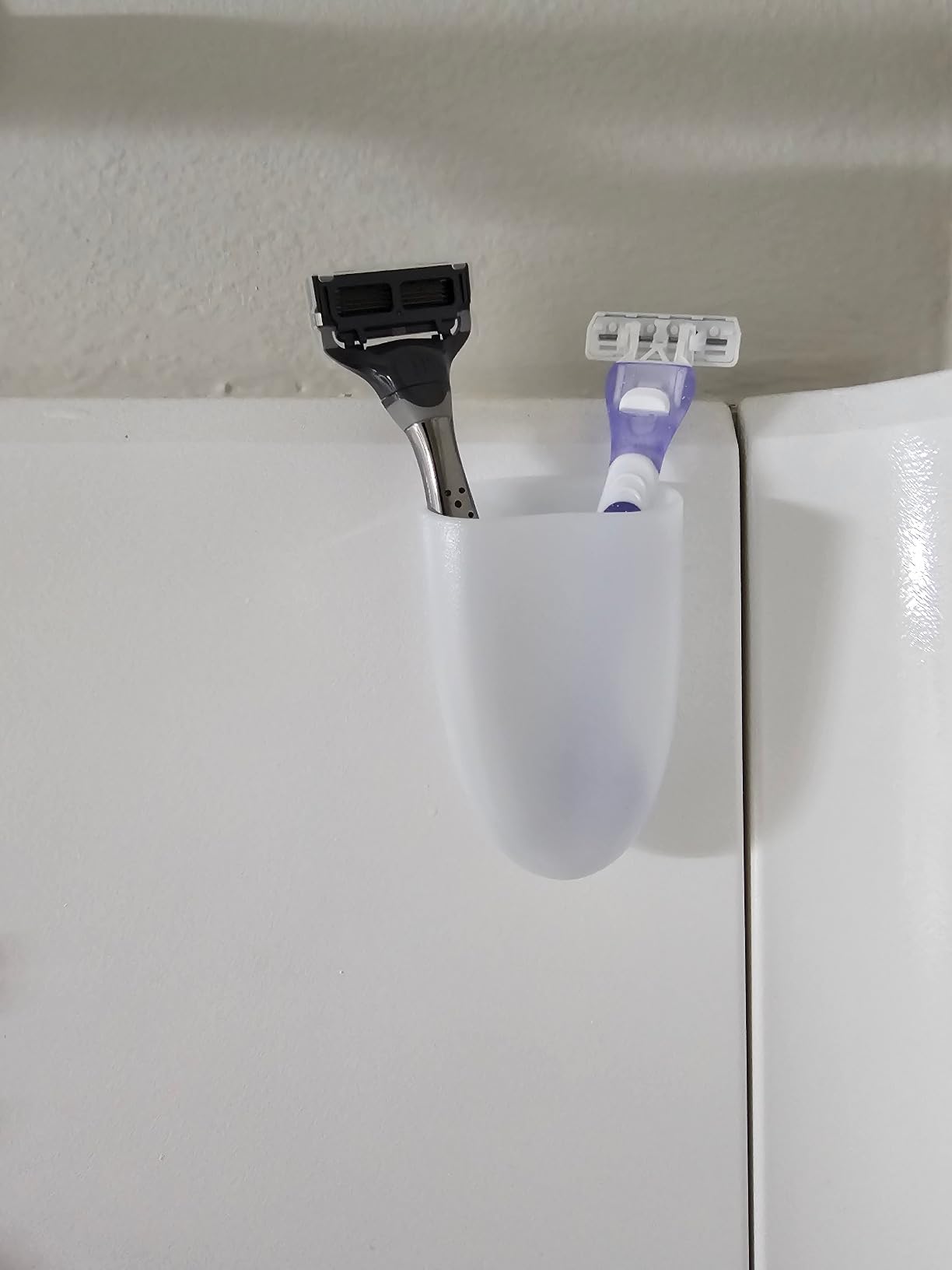 Command Razor Holder, Holds up to 3 lb, Clear Frosted, 4 Command Razor Holder, Holds up to 3 lb, Clear Frosted, 4