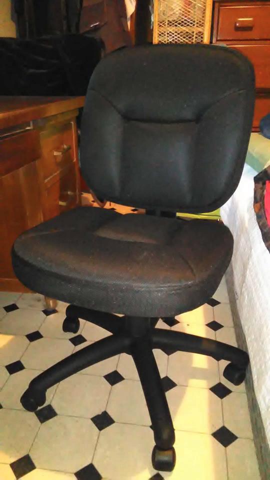 Amazon Basics Low-Back Office Desk Chair, Adjustable Height, 360 Degree Swivel, Fabric Upholstery, Black Customer Review Amazon Basics Low-Back Office Desk Chair, Adjustable Height, 360 Degree Swivel, Fabric Upholstery, Black - Customer Photo 1
