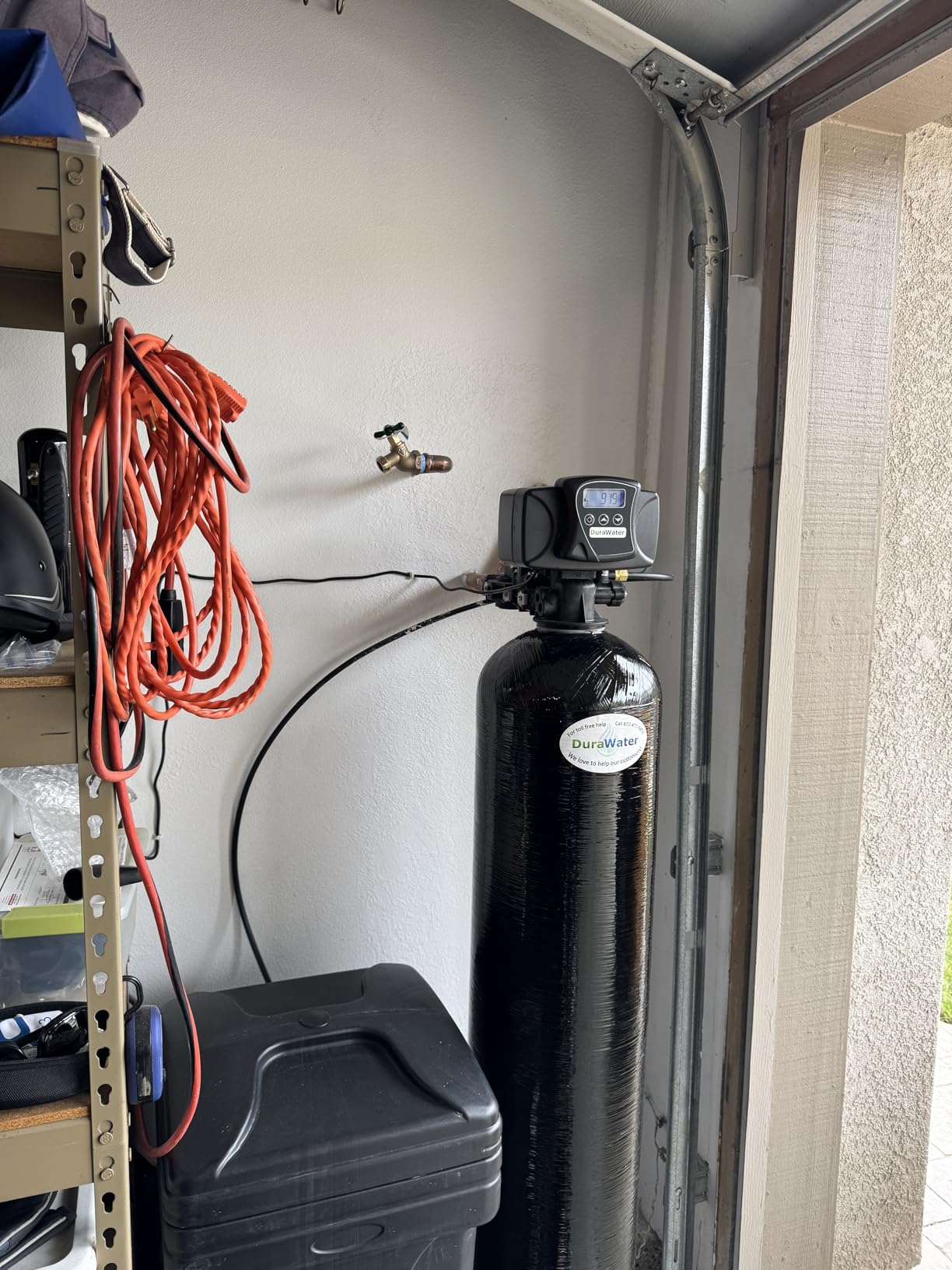 DURAWATER Fleck 5600 SXT Whole House Water Softener 48,000 Grains Ships Loaded with Resin in Tank, Black Customer Review DURAWATER Fleck 5600 SXT Whole House Water Softener 48,000 Grains Ships Loaded with Resin in Tank, Black - Customer Photo 1