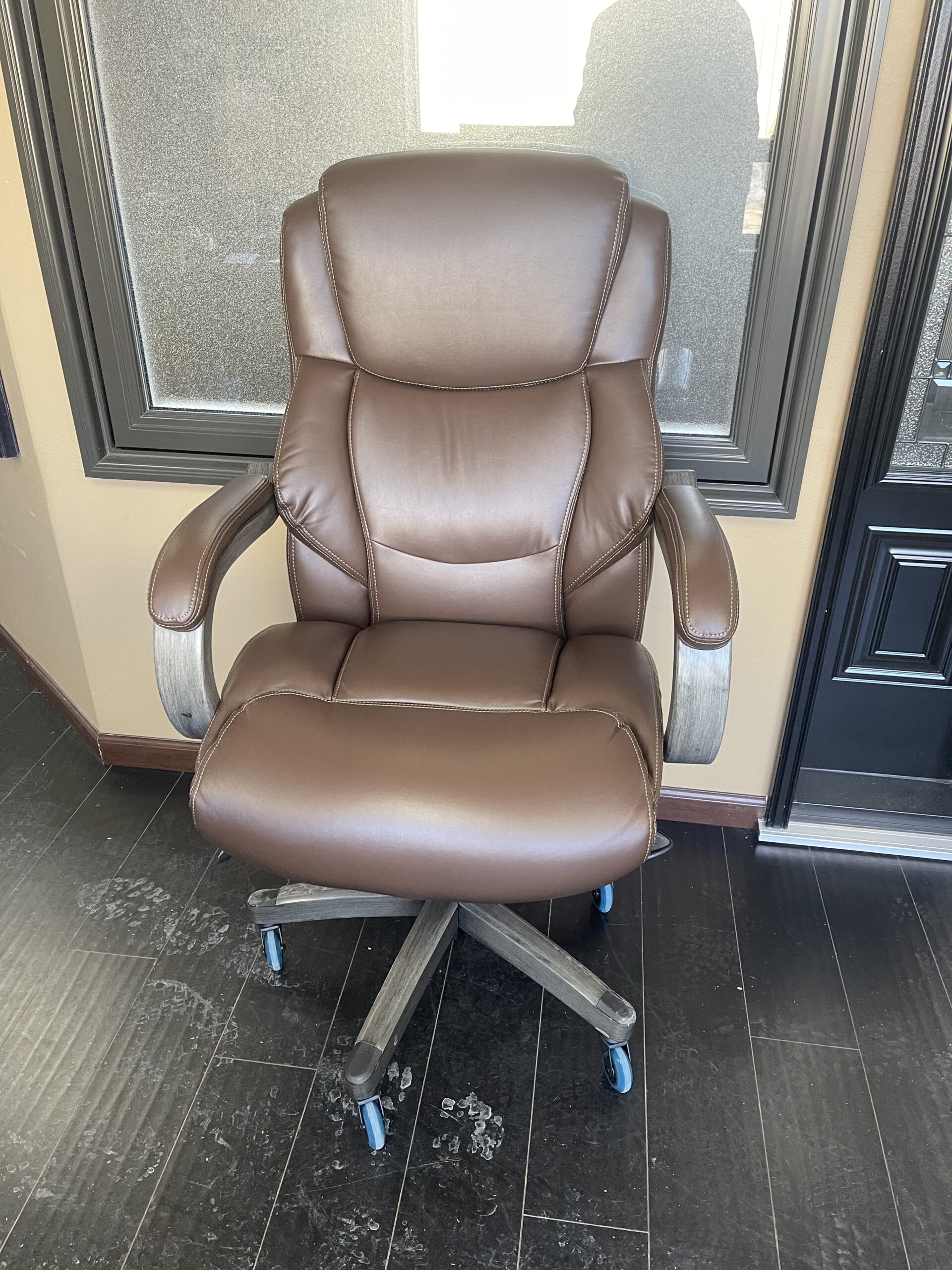 La-Z-Boy Delano Big & Tall Executive Office Chair, Ergonomic Mid-Back Body Pillow Lumbar Support, ComfortCore Memory Foam Cushion, Mahogany Wood Arms & Swivel Base, Bonded Leather, Chestnut Brown Customer Review La-Z-Boy Delano Big & Tall Executive Office Chair, Ergonomic Mid-Back Body Pillow Lumbar Support, ComfortCore Memory Foam Cushion, Mahogany Wood Arms & Swivel Base, Bonded Leather, Chestnut Brown - Customer Photo 1