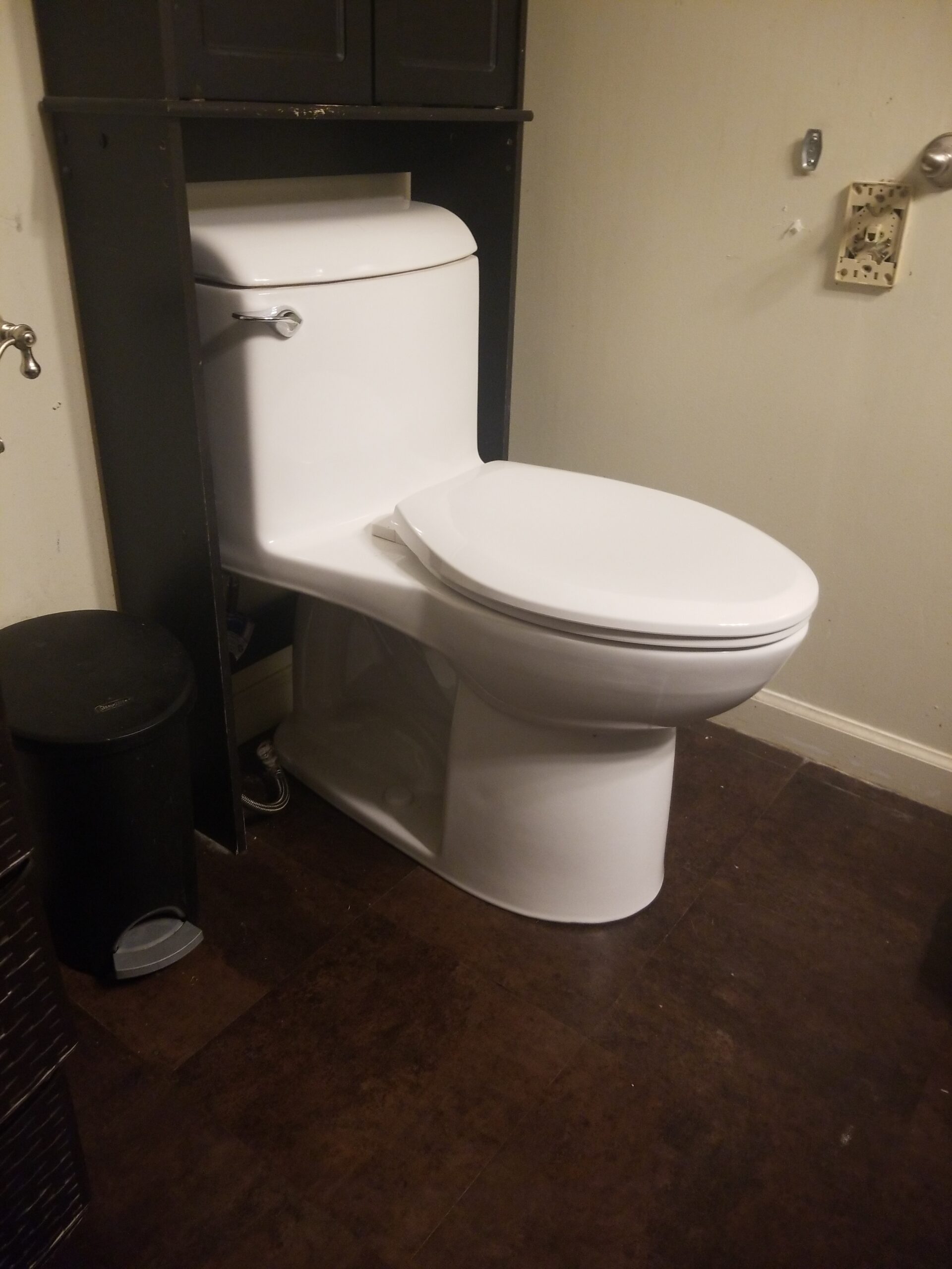 American Standard 2034314.020 Champion 4 One-Piece Toilet with Toilet Seat, Elongated Front, Chair Height, White, 1.6 gpf Customer Review American Standard 2034314.020 Champion 4 One-Piece Toilet with Toilet Seat, Elongated Front, Chair Height, White, 1.6 gpf - Customer Photo 2