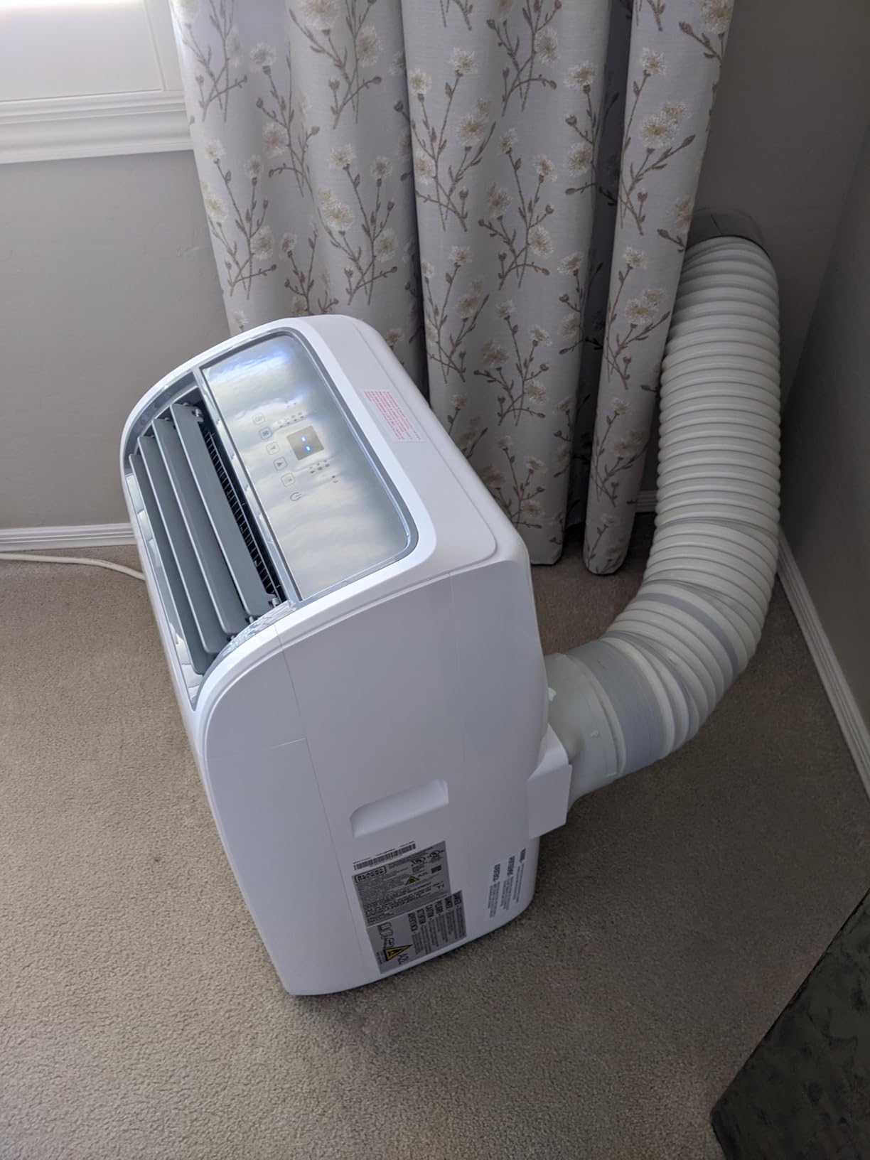 BLACK+DECKER Smart Portable Air Conditioner, 14,000 BTU (10,200 BTU SACC) for Rooms up to 700 Sq. Ft., Smart Portable AC with Follow Me Remote and Window Kit, BPACT14WT, White Customer Review BLACK+DECKER Smart Portable Air Conditioner, 14,000 BTU (10,200 BTU SACC) for Rooms up to 700 Sq. Ft., Smart Portable AC with Follow Me Remote and Window Kit, BPACT14WT, White - Customer Photo 1