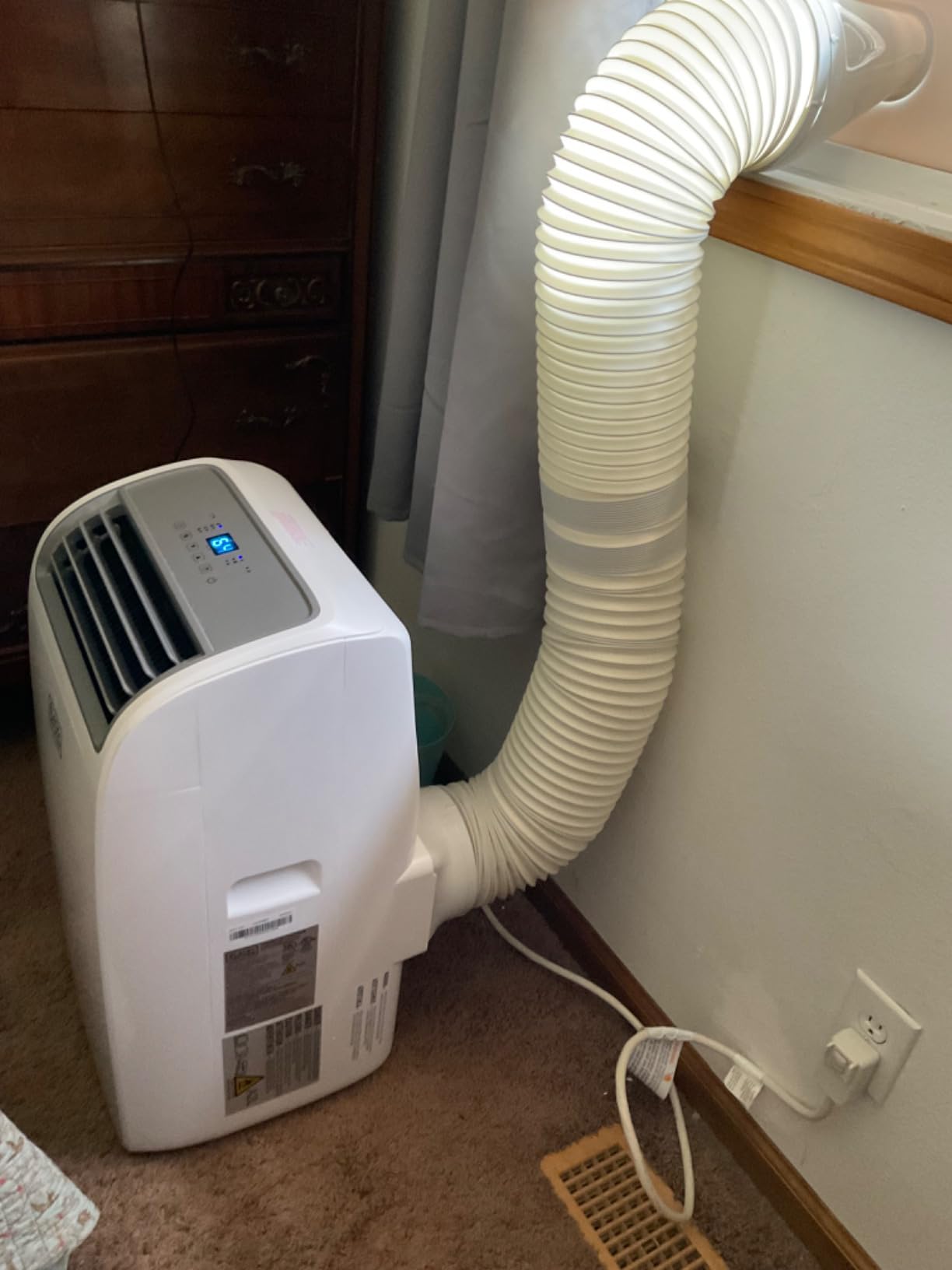BLACK+DECKER Smart Portable Air Conditioner, 14,000 BTU (10,200 BTU SACC) for Rooms up to 700 Sq. Ft., Smart Portable AC with Follow Me Remote and Window Kit, BPACT14WT, White Customer Review BLACK+DECKER Smart Portable Air Conditioner, 14,000 BTU (10,200 BTU SACC) for Rooms up to 700 Sq. Ft., Smart Portable AC with Follow Me Remote and Window Kit, BPACT14WT, White - Customer Photo 2