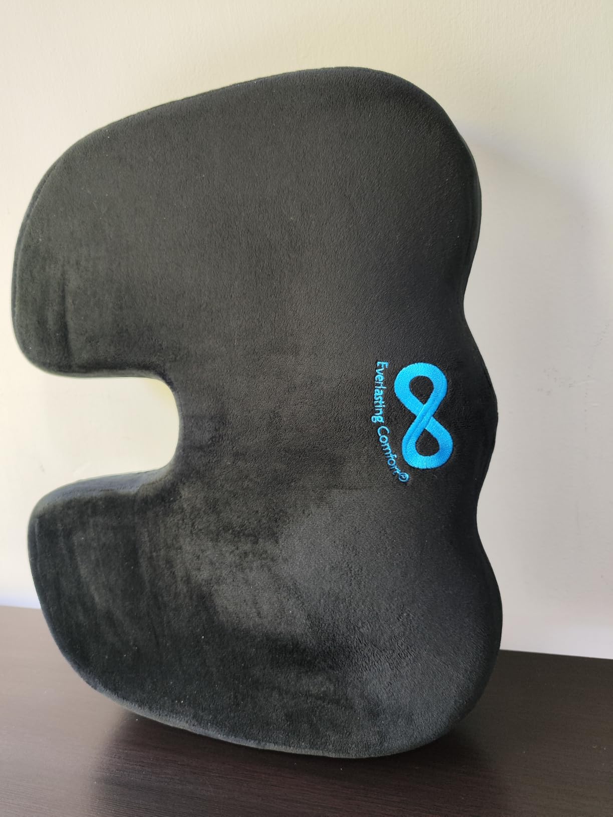 Everlasting Comfort Doctor Recommended Memory Foam Seat Cushion for Office Chairs & Car Seat - Ergonomic Office Desk Accessories for Tailbone Pain Relief, Sciatica & Back Support Customer Review Everlasting Comfort Doctor Recommended Memory Foam Seat Cushion for Office Chairs & Car Seat - Ergonomic Office Desk Accessories for Tailbone Pain Relief, Sciatica & Back Support - Customer Photo 1