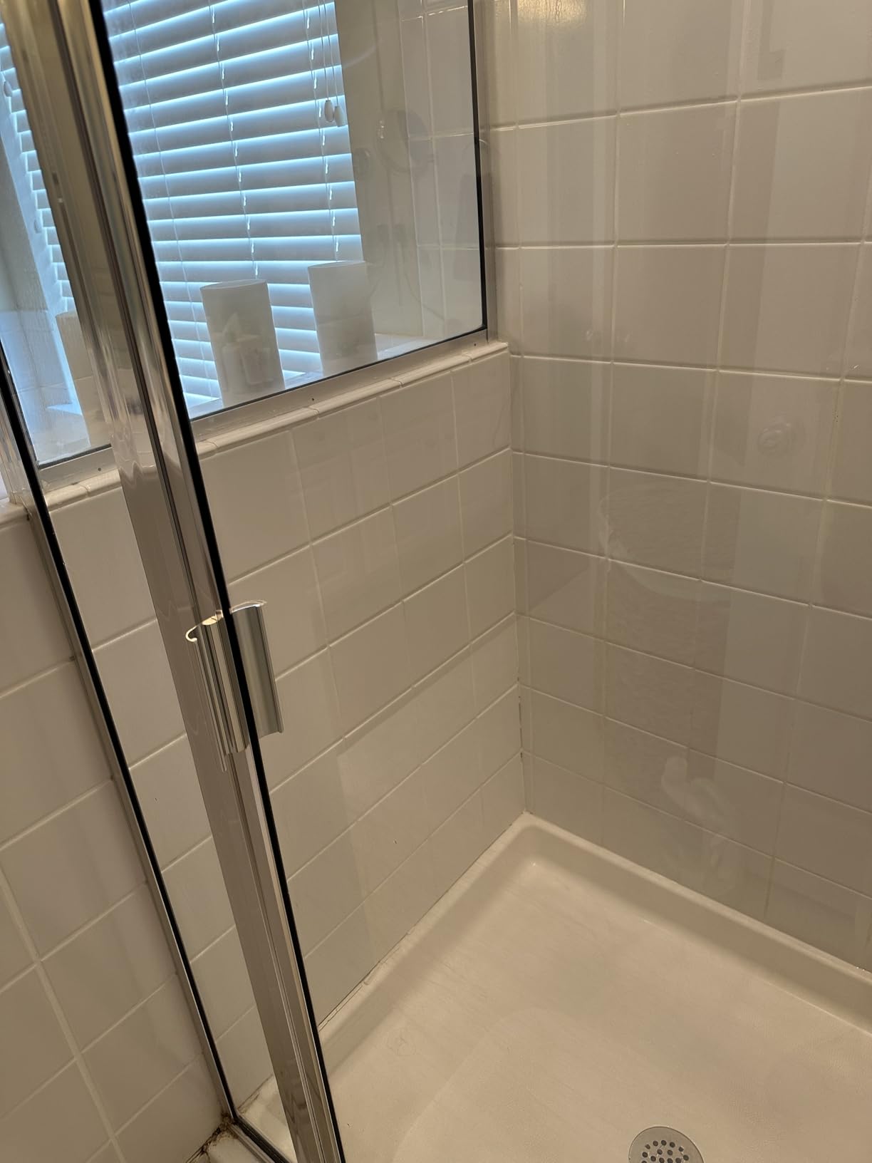 Wet & Forget Shower Cleaner Weekly Application Requires No Scrubbing, Bleach-Free Formula, 64 Ounce (Pack of 1) Customer Review Wet & Forget Shower Cleaner Weekly Application Requires No Scrubbing, Bleach-Free Formula, 64 Ounce (Pack of 1) - Customer Photo 1